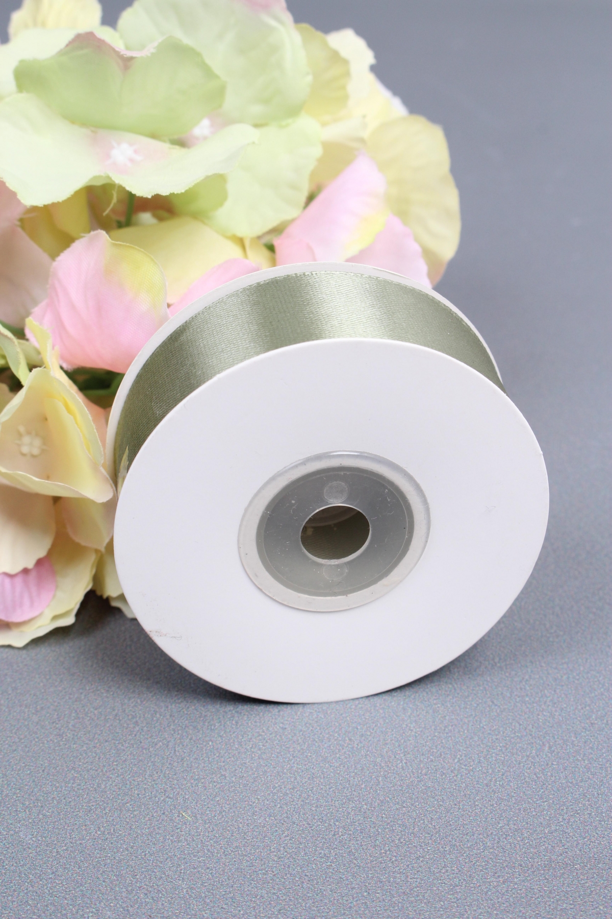 Лента атласная, на пене, односторонняя, 25 мм х 25 ярд, зеленый мох 0934М