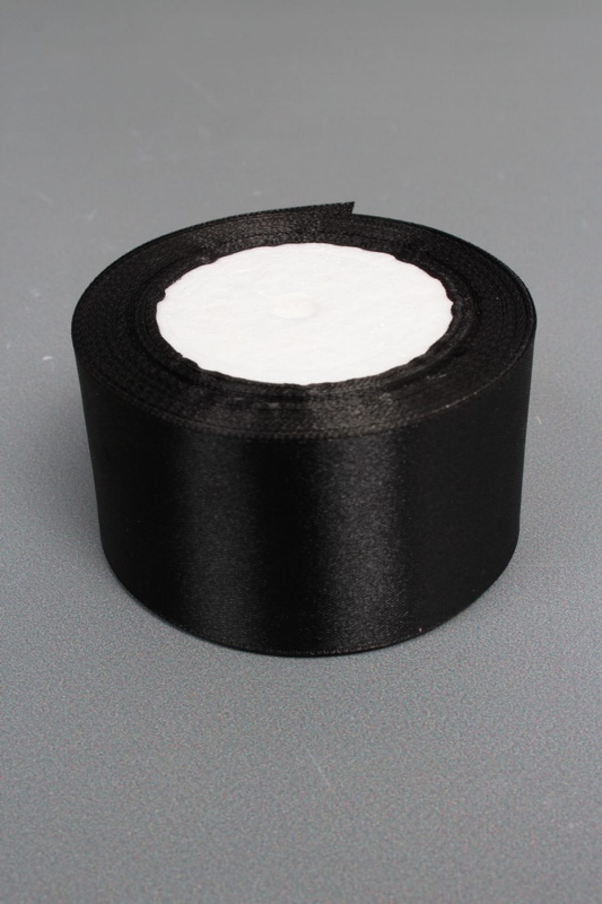 Лента атласная односторонняя, 50 мм х 25 ярд, черный  6712М