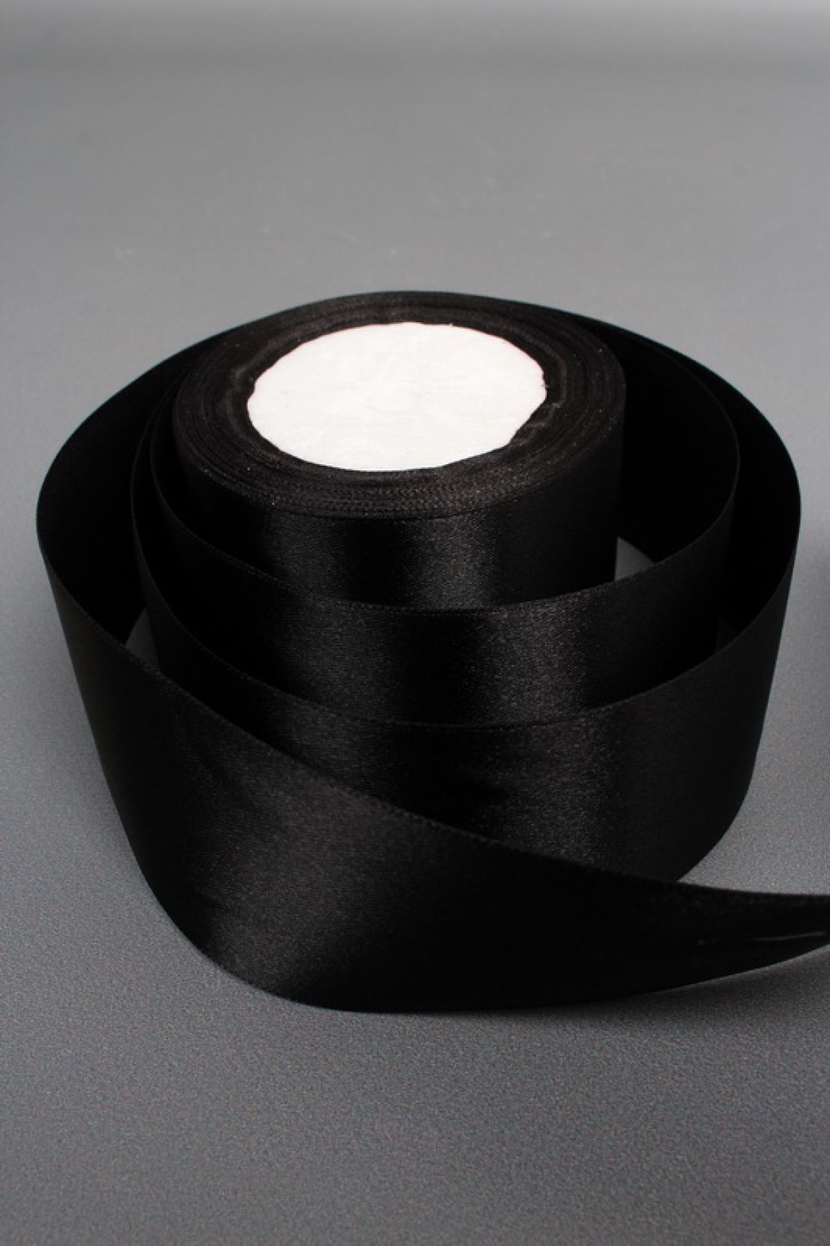 Лента атласная односторонняя, 50 мм х 25 ярд, черный  6712М
