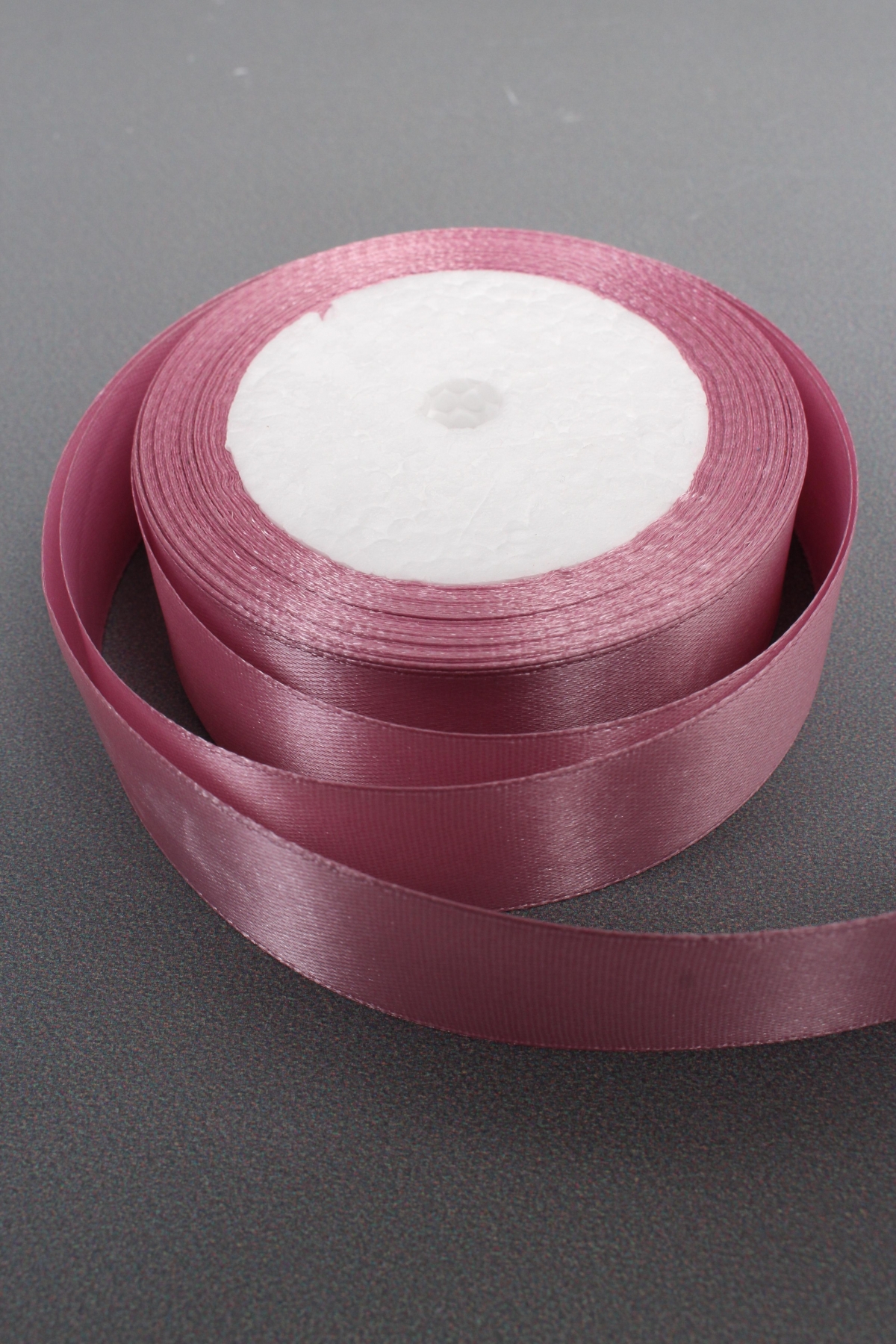 Лента атласная односторонняя, 25 мм х 25 ярд, дикая роза 0712М