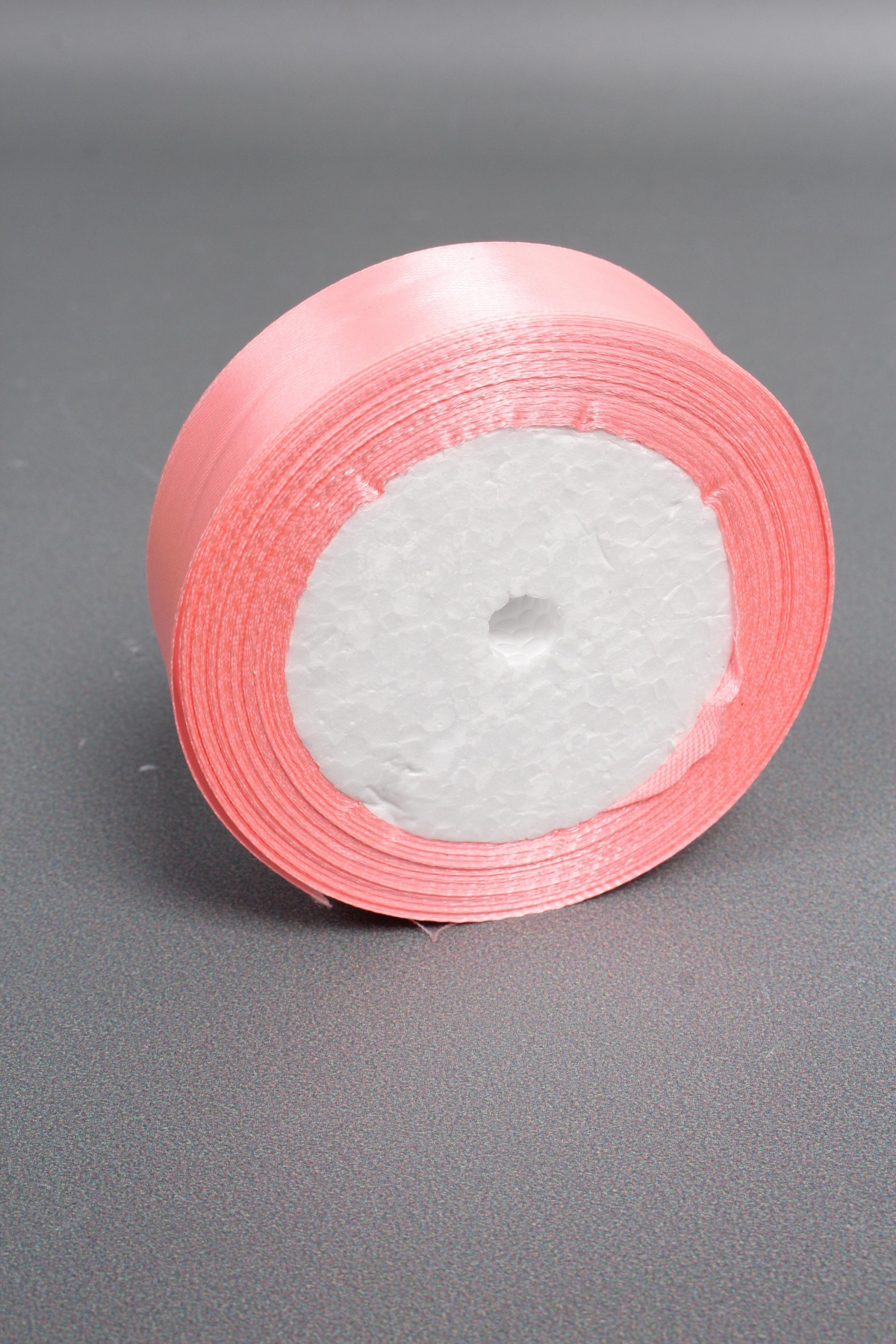 Лента атласная односторонняя, 25 мм х 25 ярд, коралловый розовый 0781М