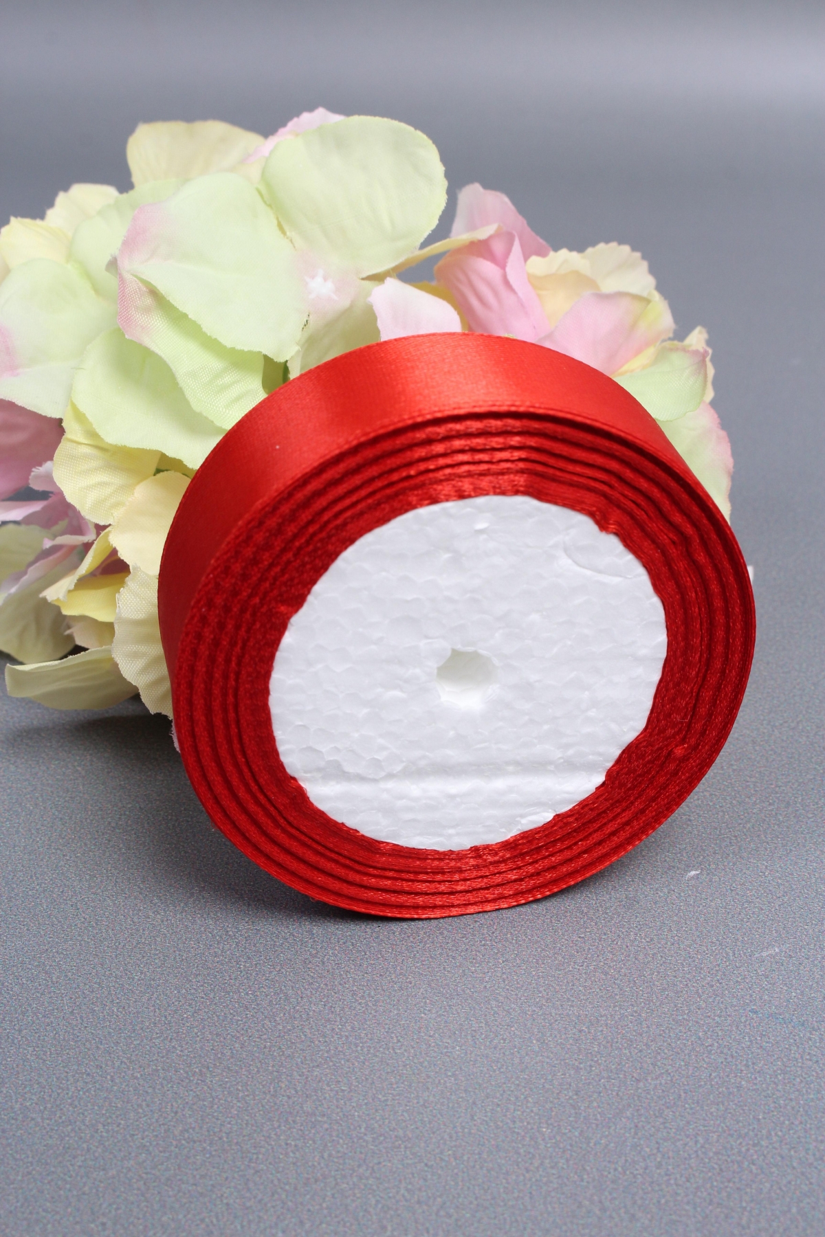 Лента атласная односторонняя, 25 мм х 25 ярд, темно-красный 0811М