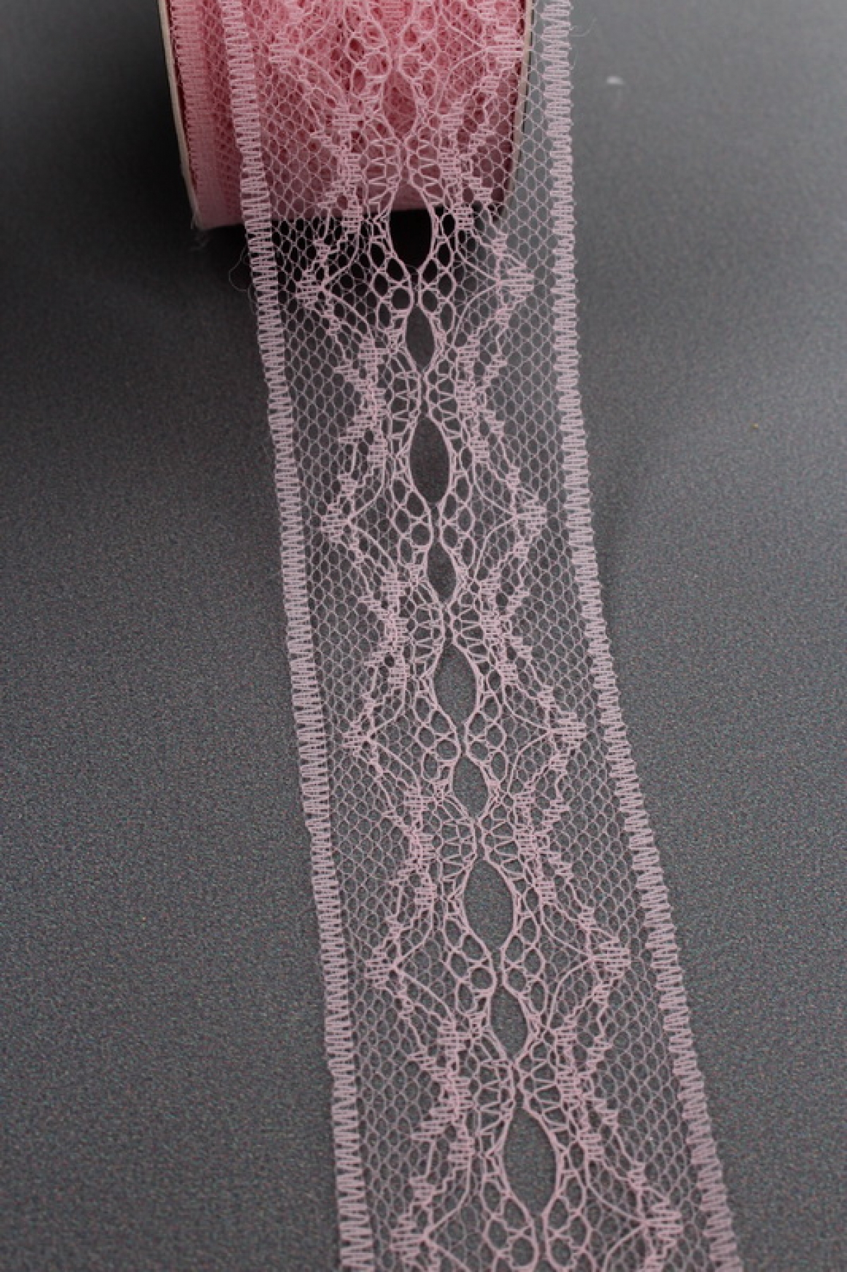 Лента декоративная "Кружево", полиэстер, 40 мм х 25 ярд., розовый 2352М