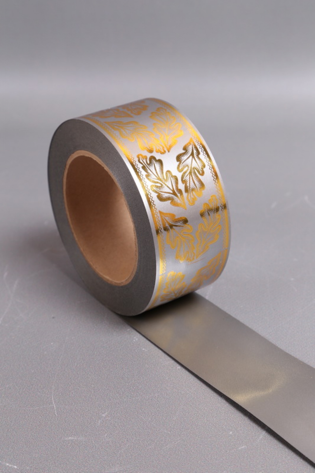 Лента с з/п ( 5см*50ярд) атласная Дубовый лист A593 СЕРЫЙ