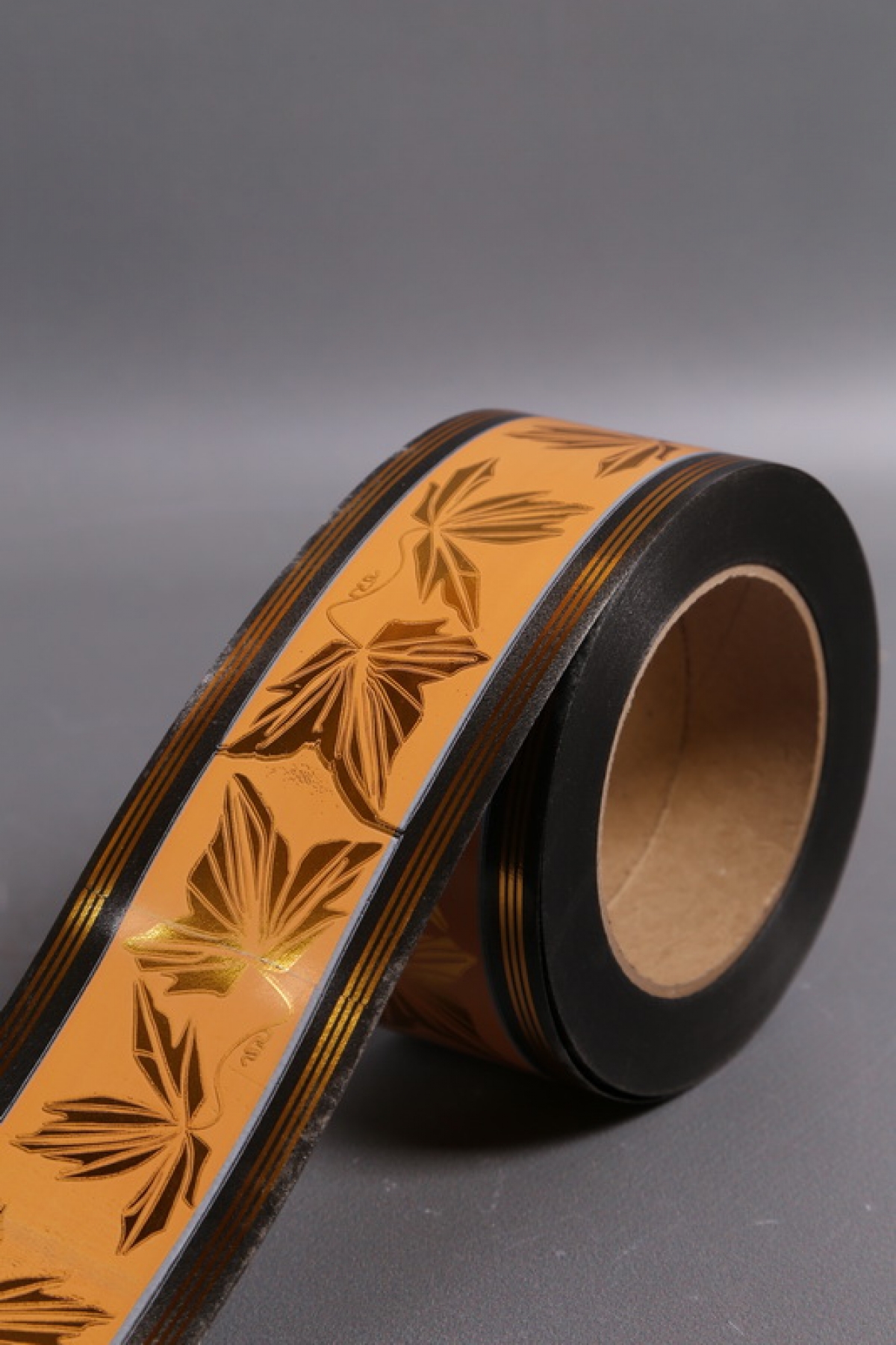 Лента с з/п ( 6см*50ярд) атласная С рисунком A685 БРОНЗОВЫЙ НА ЧЁРНОМ