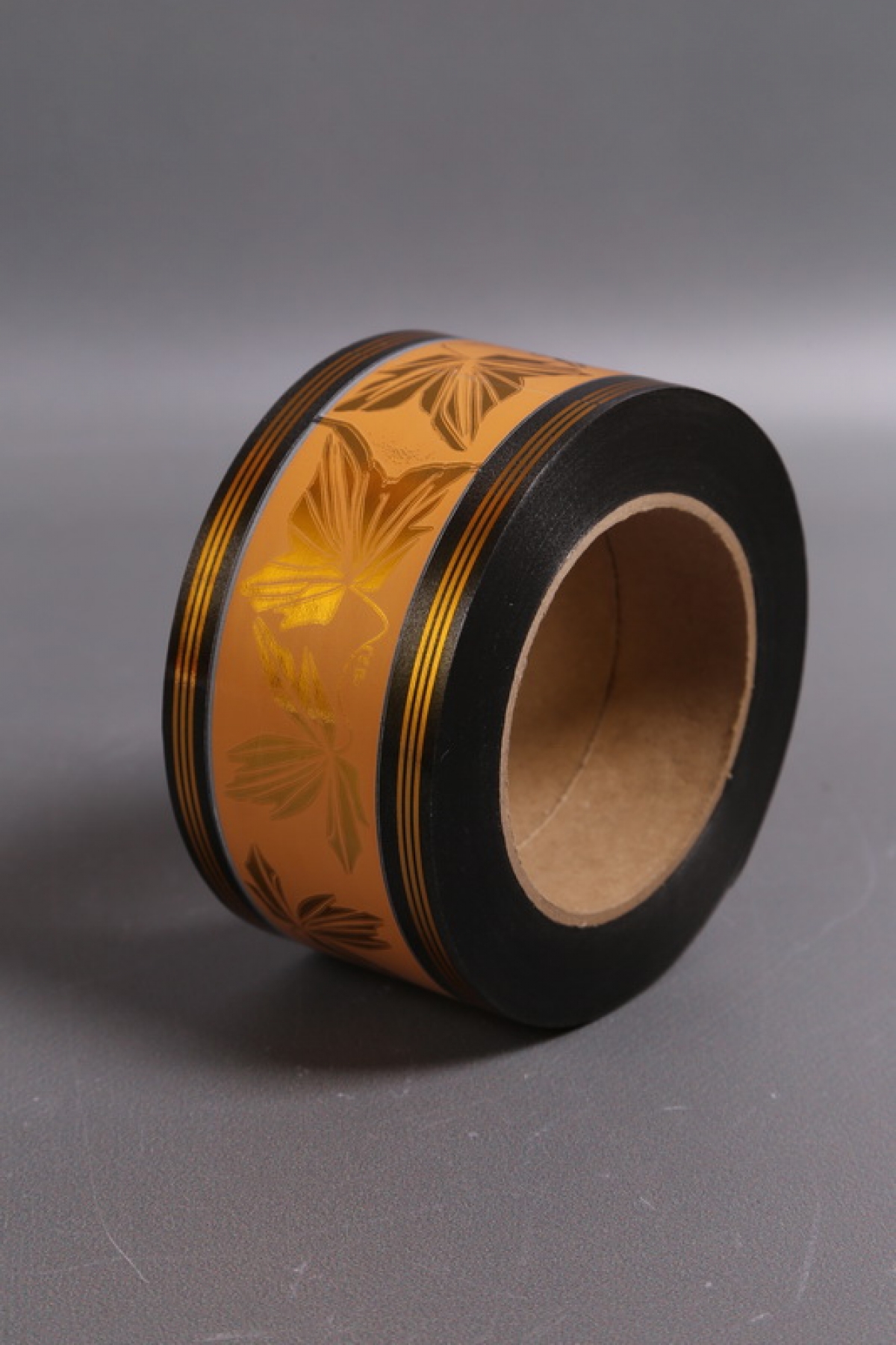 Лента с з/п ( 6см*50ярд) атласная С рисунком A685 БРОНЗОВЫЙ НА ЧЁРНОМ