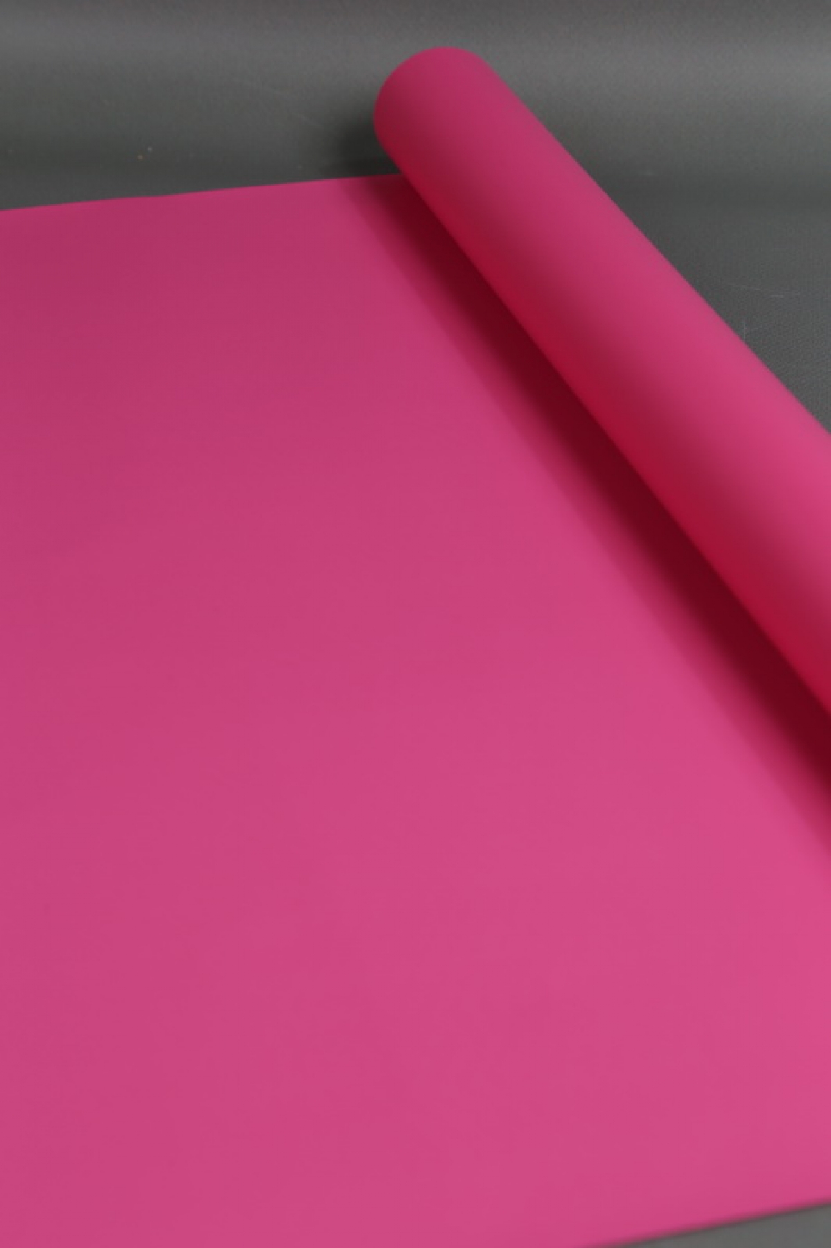 Матовая пленка "Фаворит" однотонная, 50 мкр, 50 см х 10 м, барби  1908М