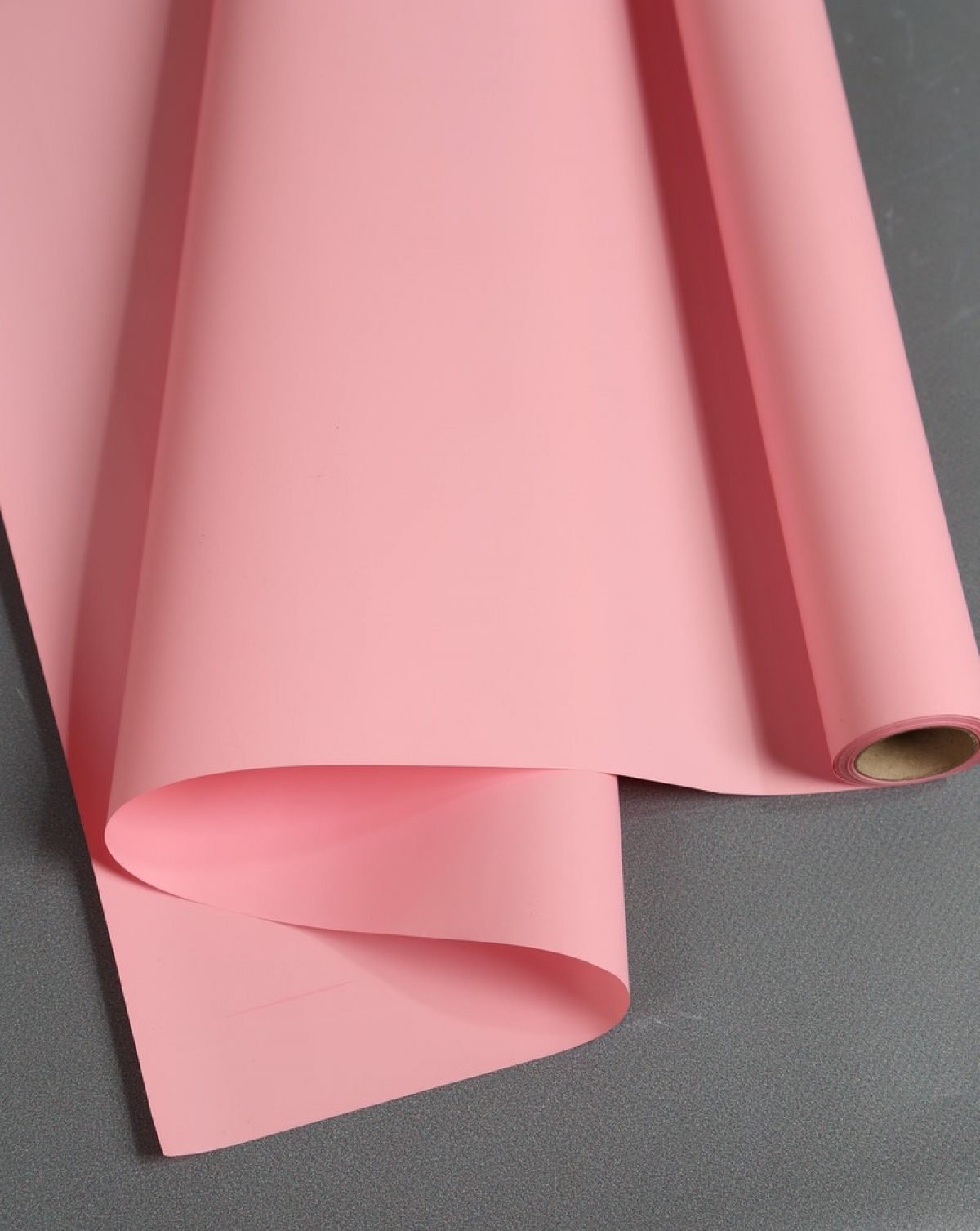 Матовая пленка "Фаворит" однотонная, 50 мкр, 50 см х 10 м, розовый фламинго  1319М