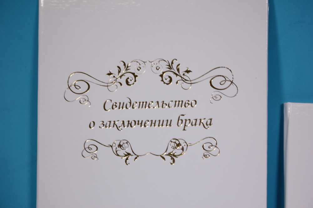 набор книга пожеланий+папка для свидетельства о браке люкс под кожу белая с золотым венезелем