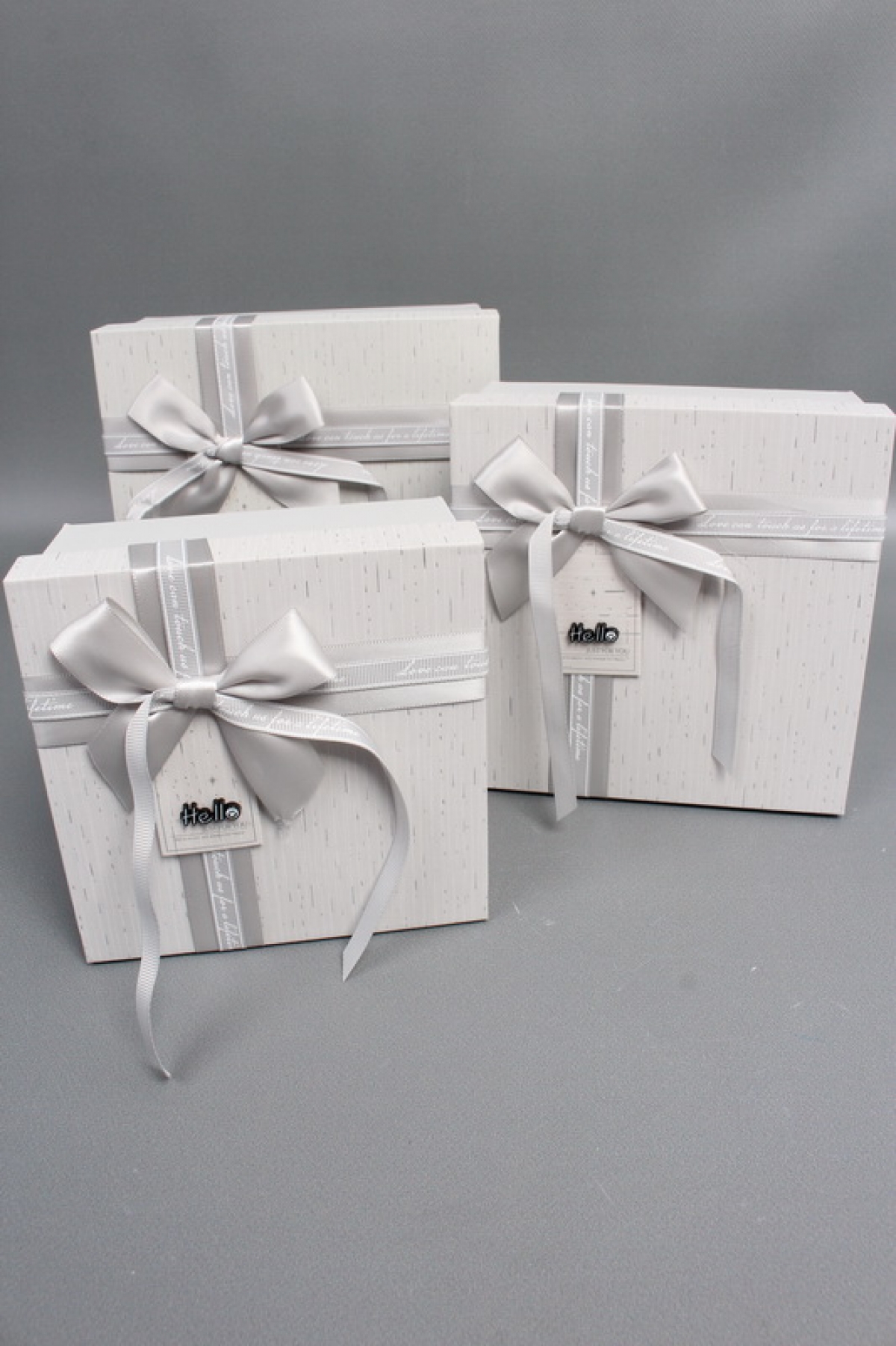 Набор коробок подарочных 19*19*9,5, 17*17*8, 15*15*6,5, 3 шт., св.серый 6426М