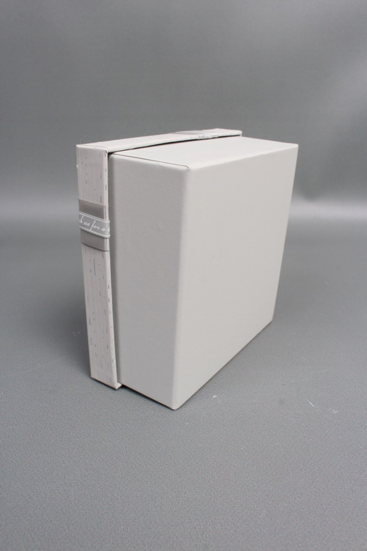 Набор коробок подарочных 19*19*9,5, 17*17*8, 15*15*6,5, 3 шт., св.серый 6426М