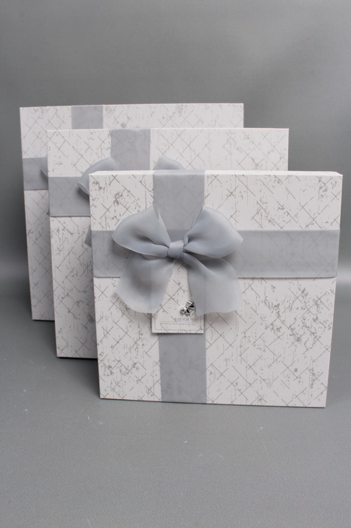 Набор коробок подарочных из 3шт - 27*27*11,5, 24*24*10, 20,5*20,5*8 см., св. голубой 7867М