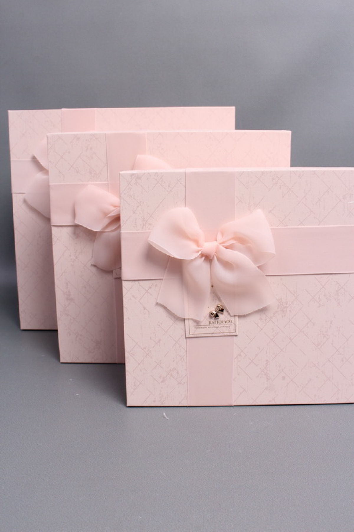 Набор коробок подарочных из 3шт - 27*27*11,5, 24*24*10, 20,5*20,5*8 см, св. розовый 7850М