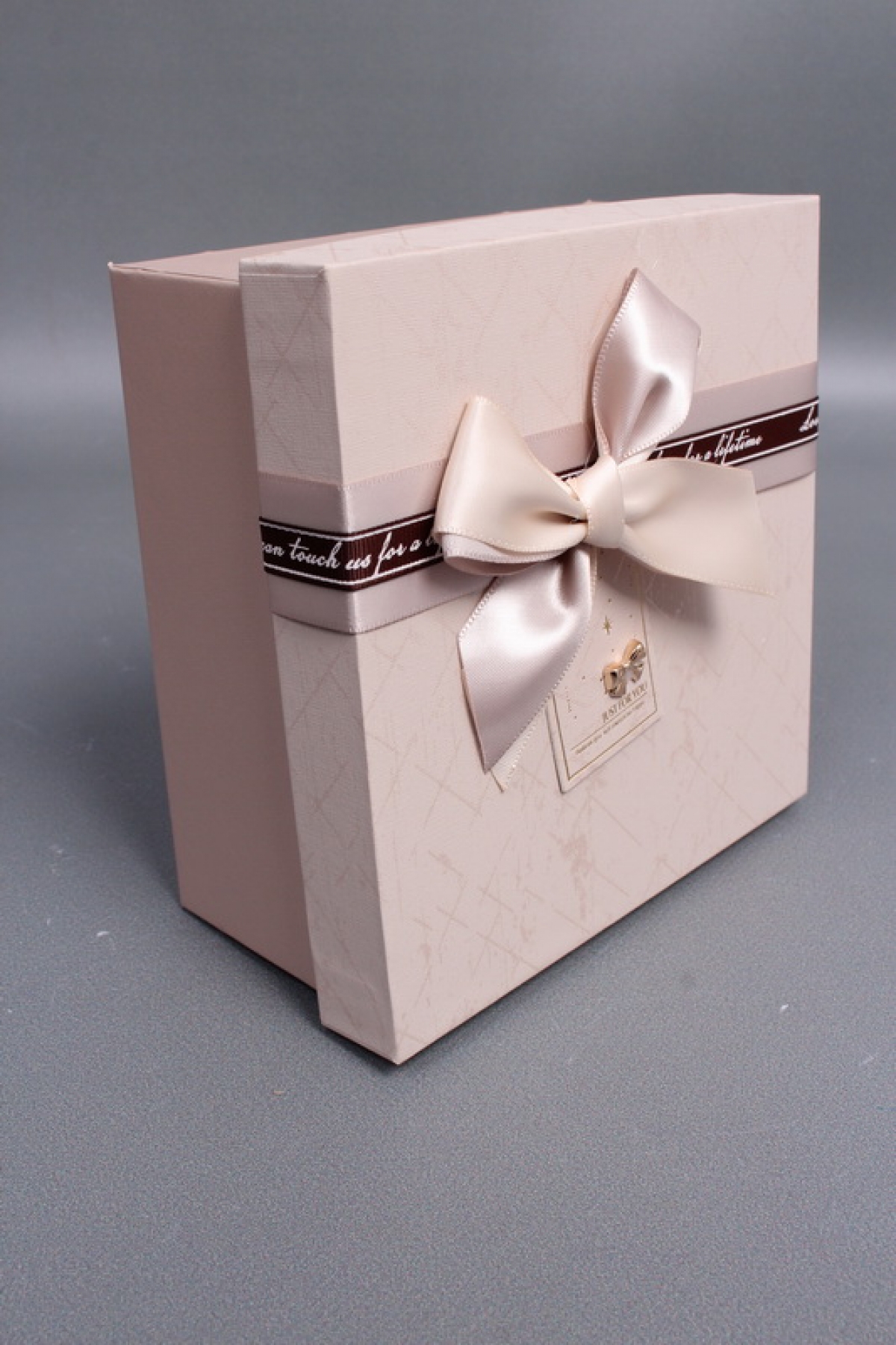 Набор коробок подарочных из 3шт - 19*19*9,5, 17*17*8, 15*15*6,5 см, св.бежевый  7836М