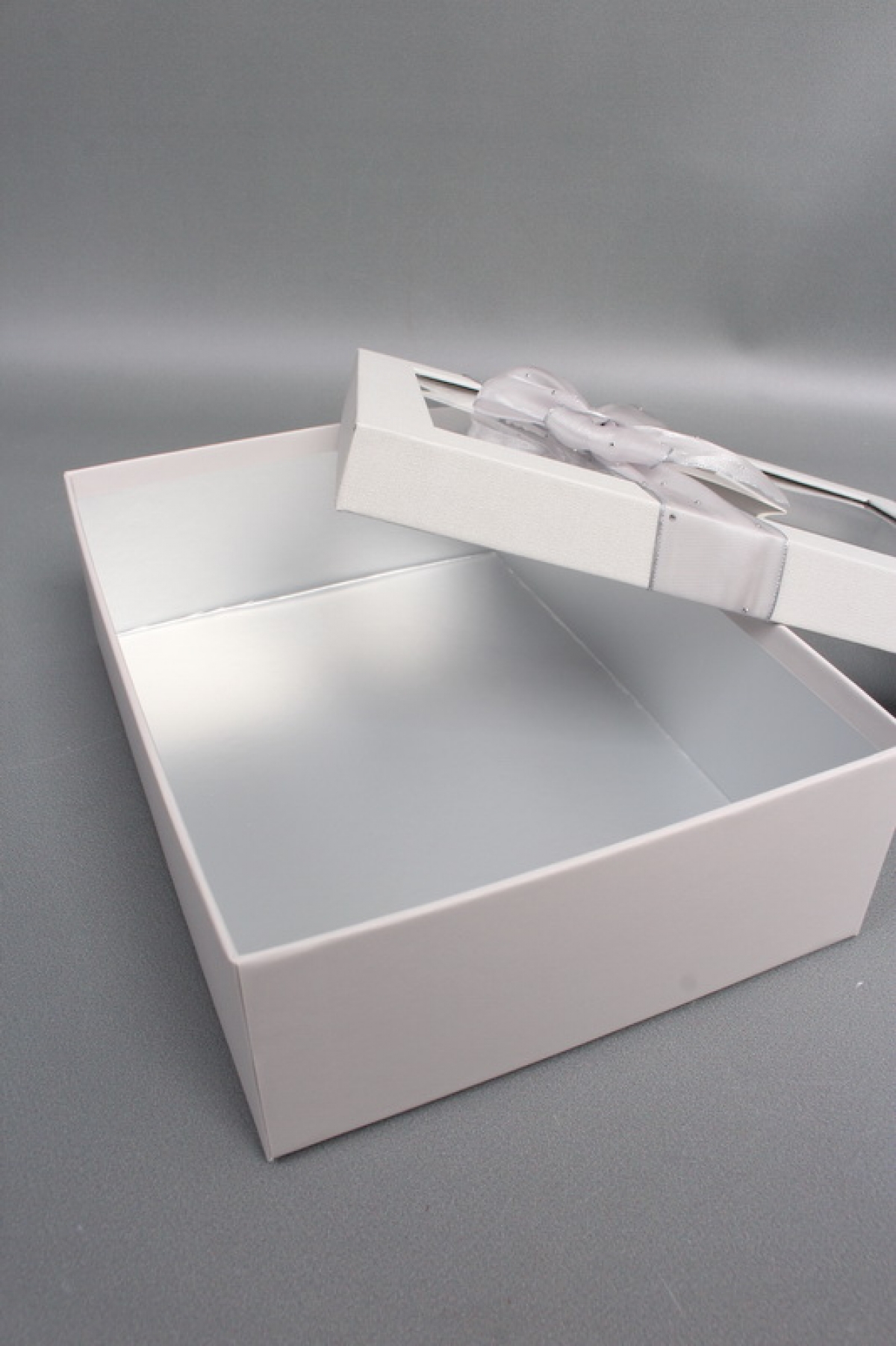 Набор коробок подарочных с прозр. окошком из 3шт - 29*21*9,5, 26*19*8, 23*17*6,5 см, св.серый7775М