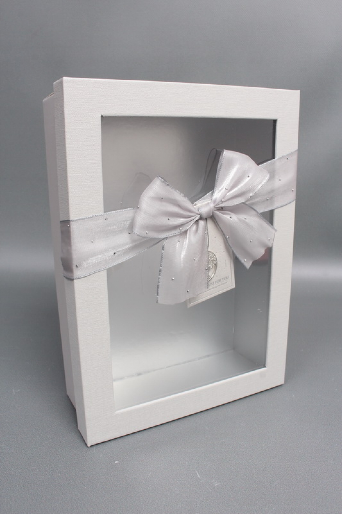 Набор коробок подарочных с прозр. окошком из 3шт - 29*21*9,5, 26*19*8, 23*17*6,5 см, св.серый7775М