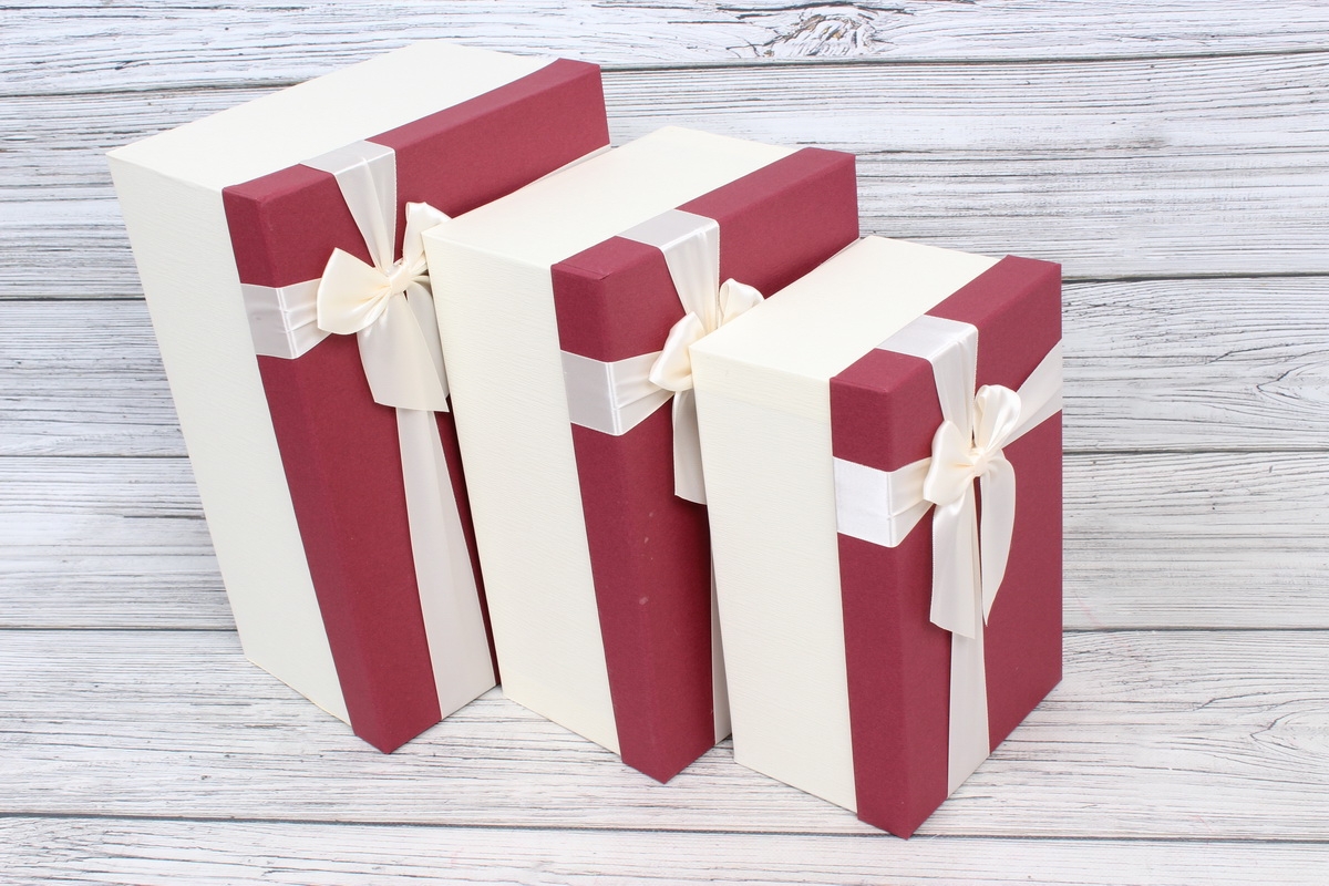 Набор подарочные коробок из 3 шт - Прямоугольник высокий бордо/белый 32*21*15см В359