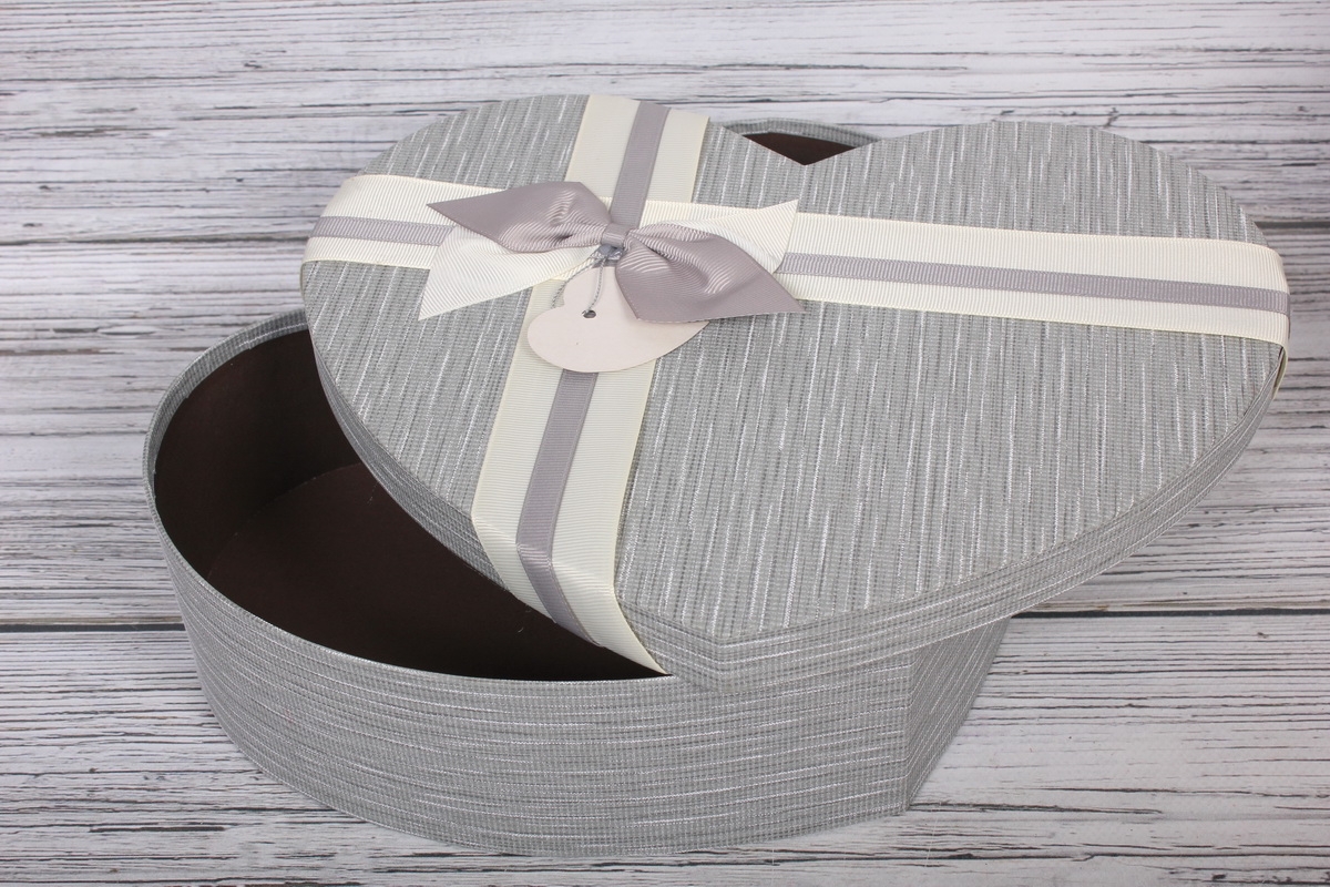 Набор подарочные коробок из 3 шт -  Сердце серое  39*32,5*12см  ZY56360GREY