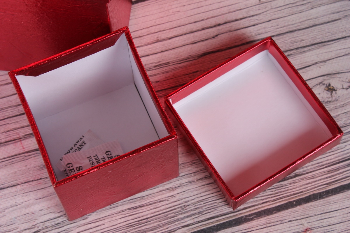 Набор подарочных коробок из 10 шт - КУБ "Красный Металл" 26,5*26,5см  SY601-A33G014