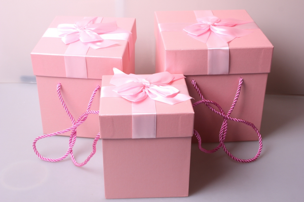 Большие красивые коробки. Подарочные коробки. Красивые коробки. Подарочная коробка розовая. Красивая коробка для подарка.