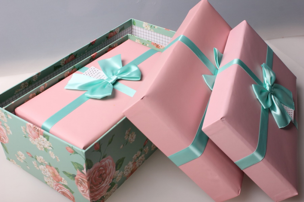 Сделать коробку на день рождения. Подарочные коробки. Подарочная коробочка. Красивые коробки для подарков. Красивые коробки для упаковки подарков.