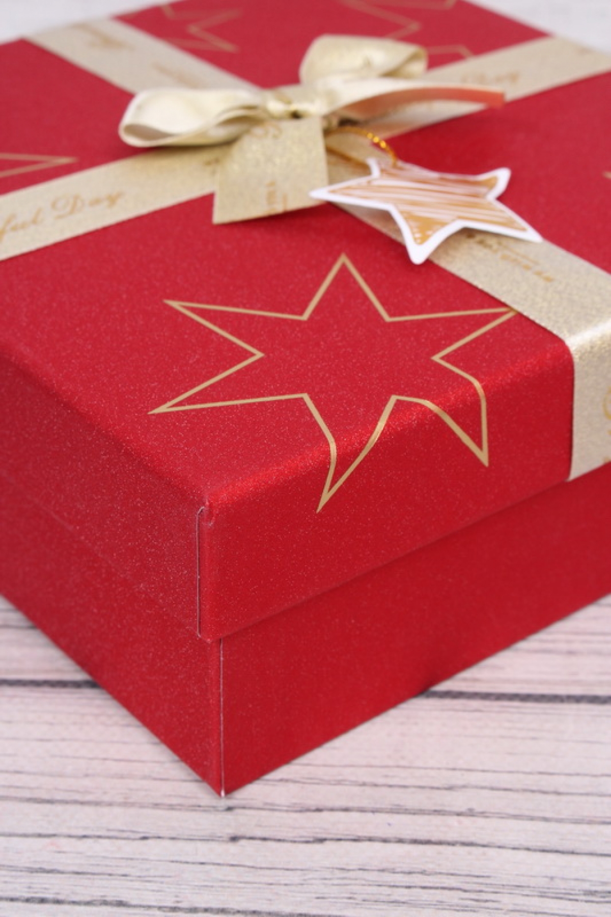 Набор подарочных коробок из 3шт - Квадрат Звезды красный 24*24*11см  N815
