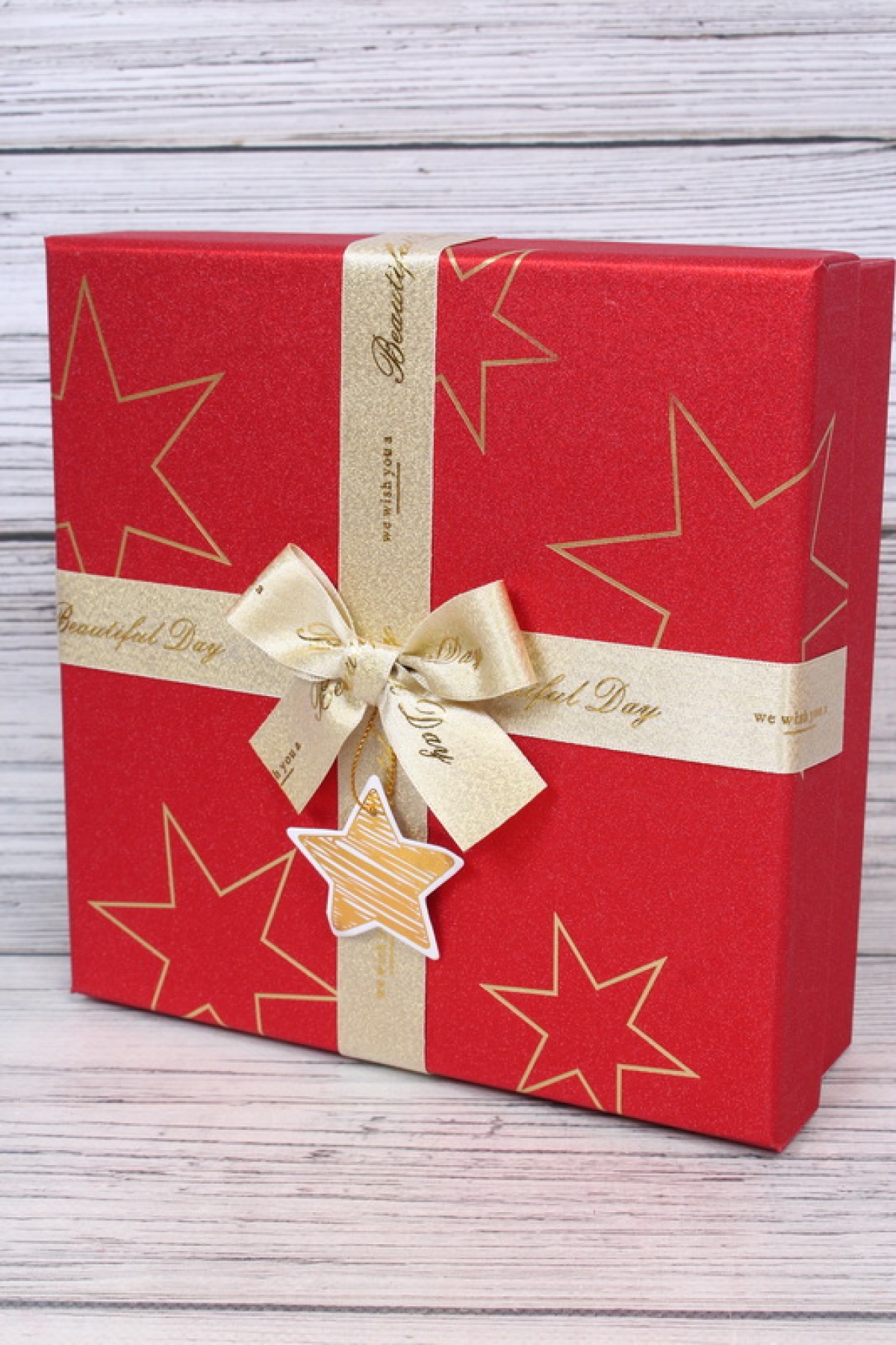 Набор подарочных коробок из 3шт - Квадрат Звезды красный 24*24*11см  N815