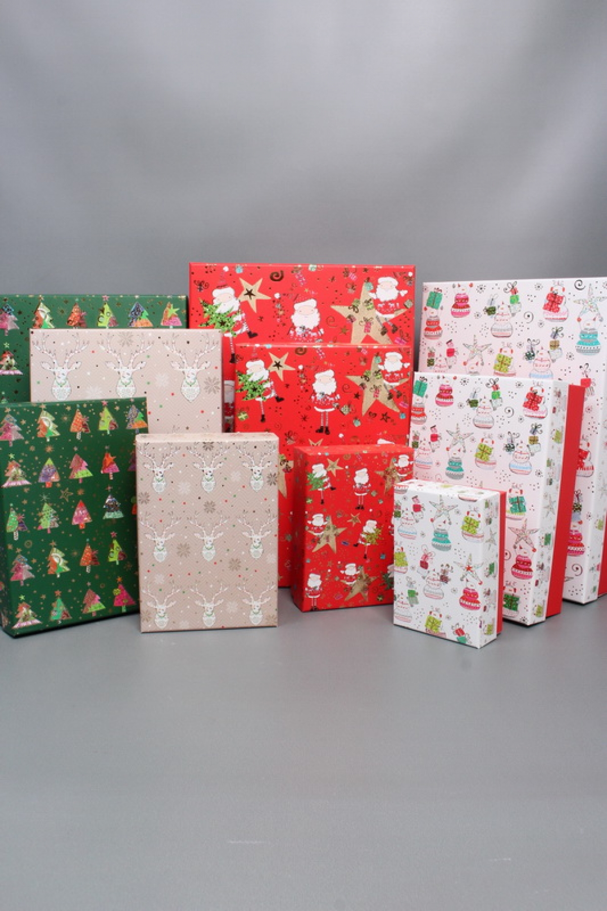 Набор подарочных коробок из 10шт - Прямоугольник НГ Веселый Дед Мороз с тиснением 37*27*11  N2514