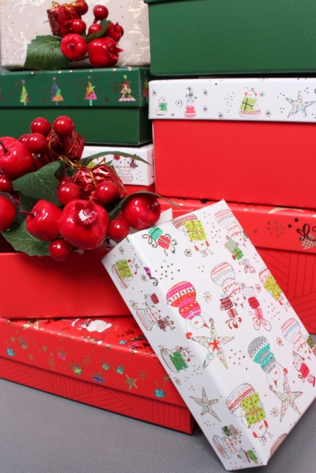 Набор подарочных коробок из 10шт - Прямоугольник НГ Веселый Дед Мороз с тиснением 37*27*11  N2514