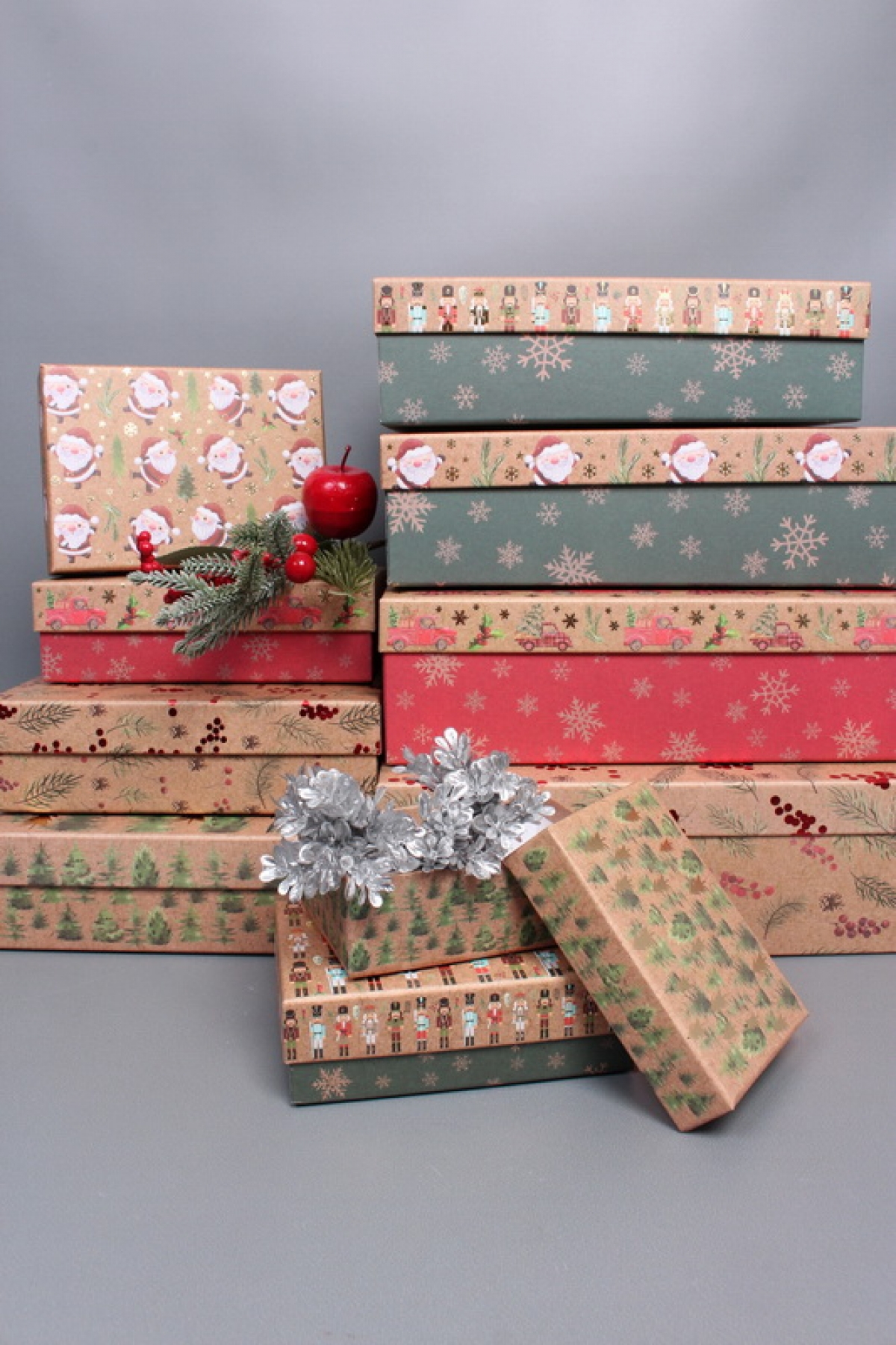 Набор подарочных коробок из 10шт - Прямоугольник НГ Ягодки на крафте 37*27*11  N2505