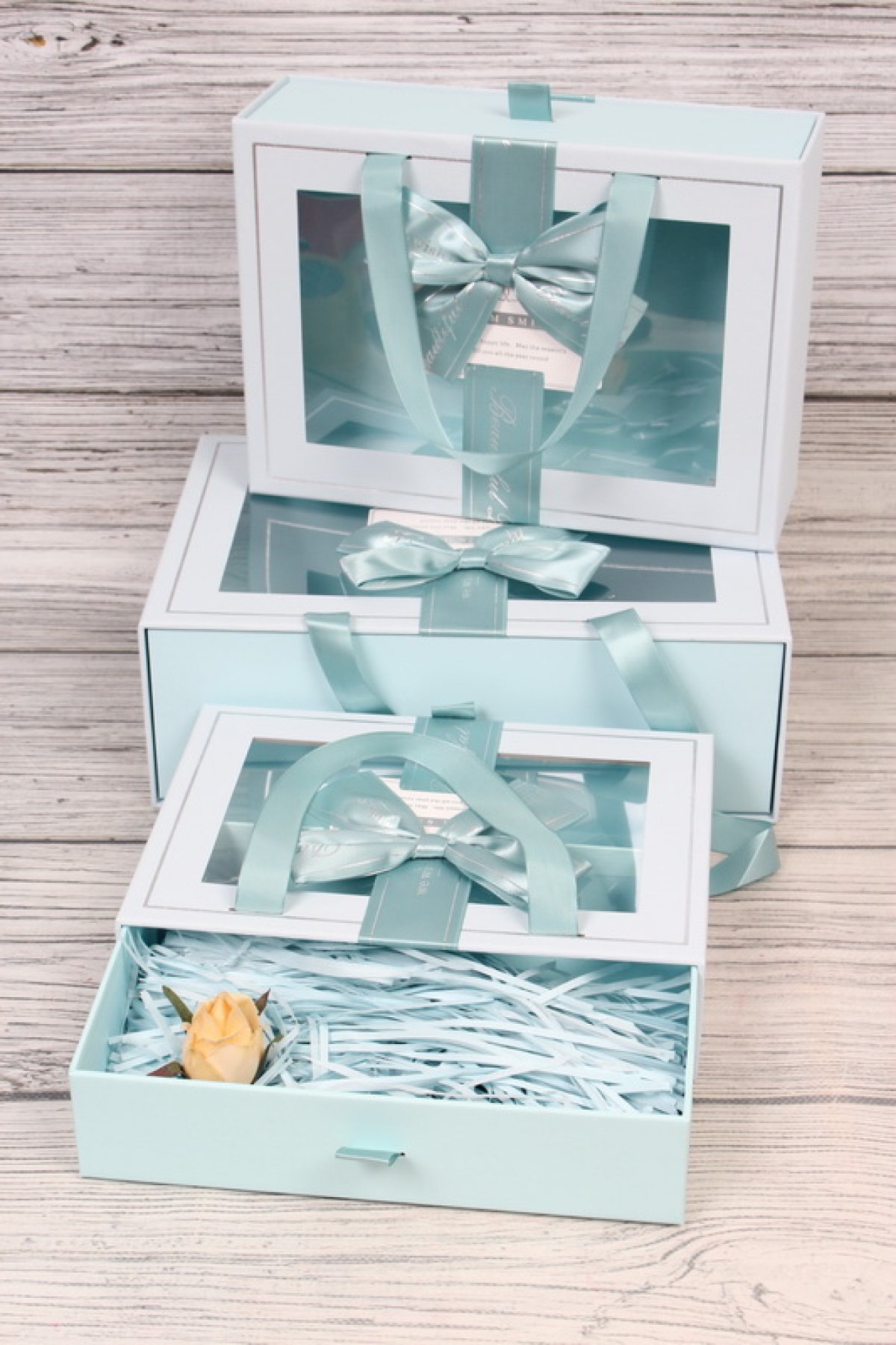 Набор подарочных коробок из 3шт - Прямоугольник с окном и наполнит. сумочка голубая 29*21*10см К705