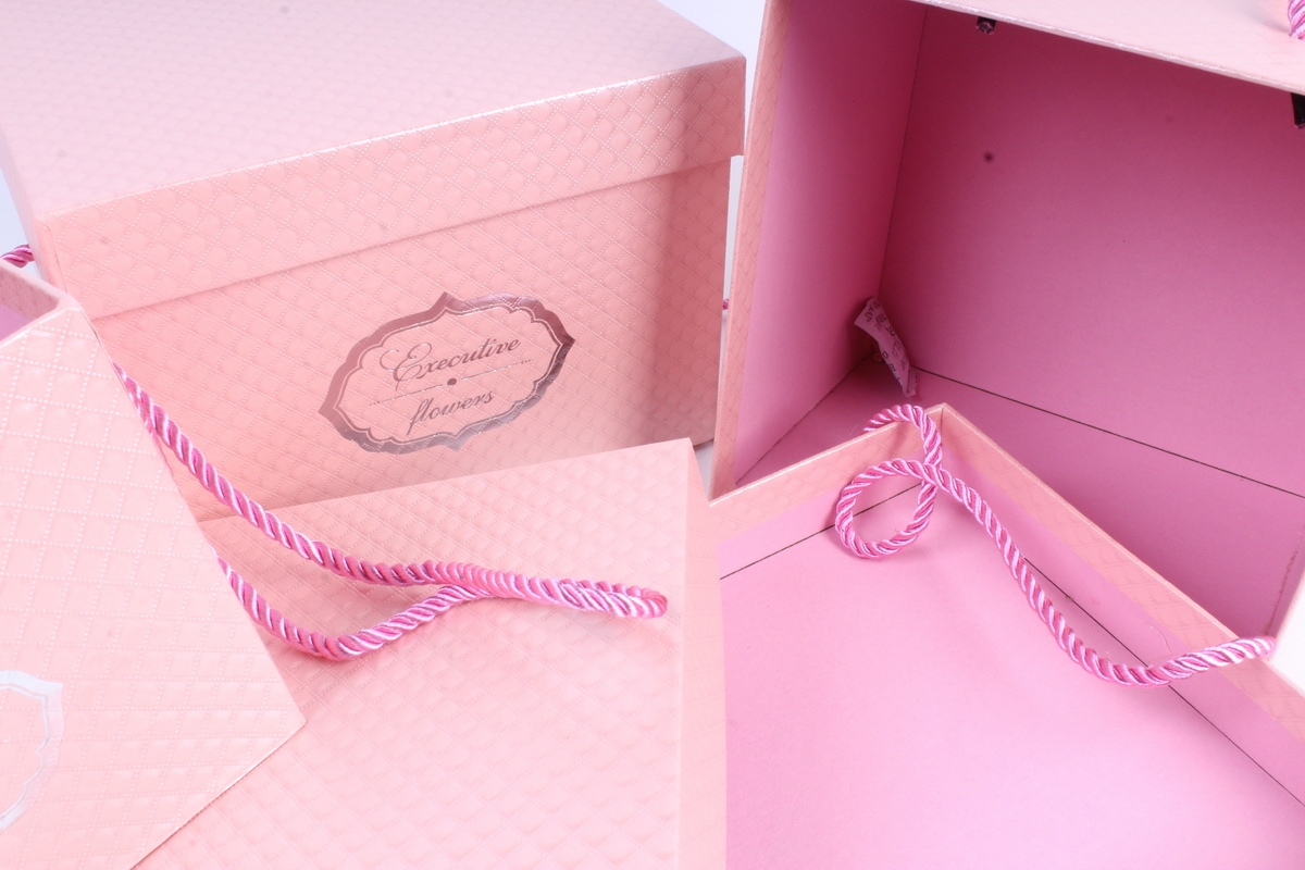 Набор подарочных коробок  из 3 шт - Квадрат Шкатулка тиснёная Executive flowers розовая 