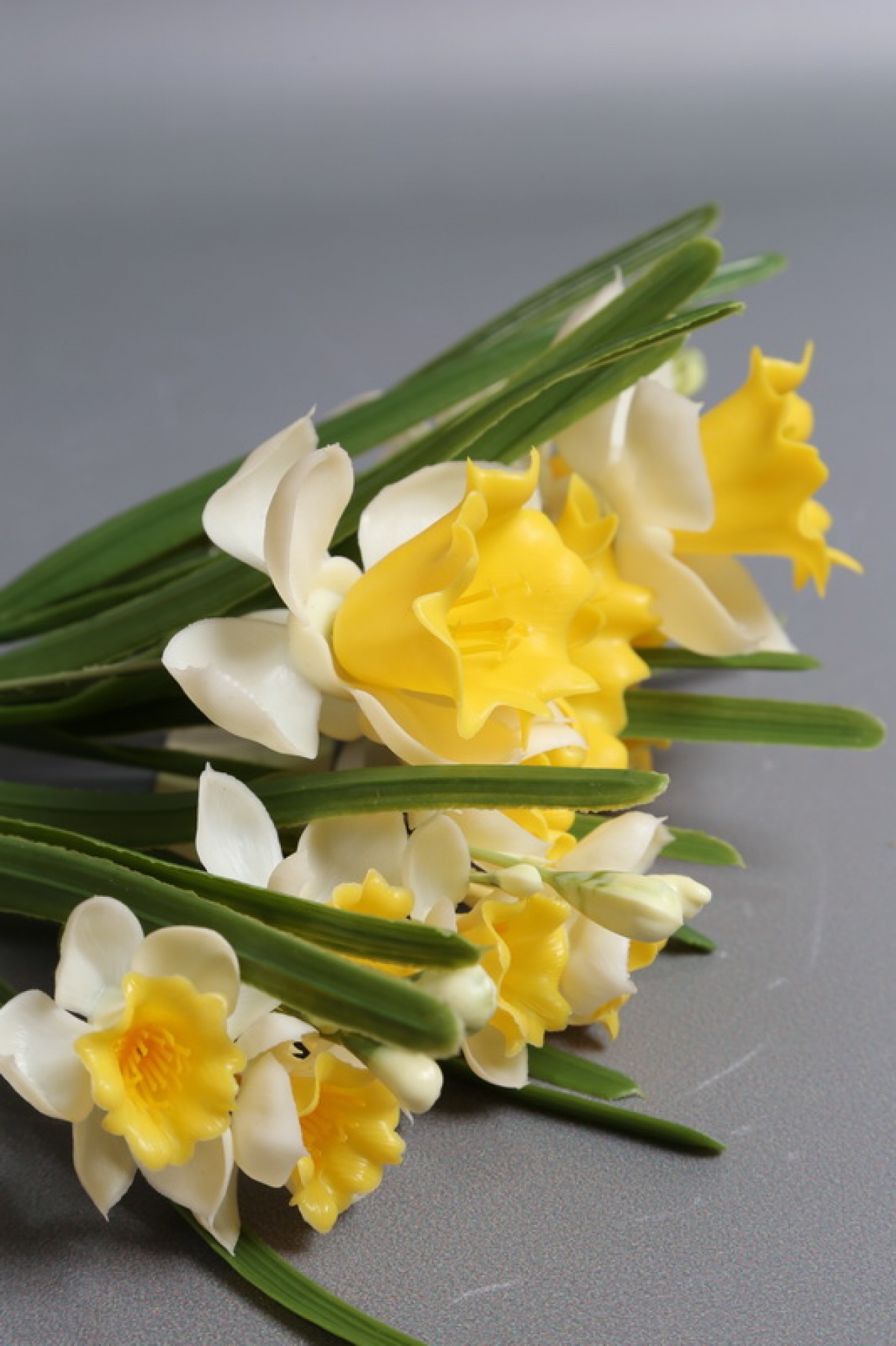 Нарциссы силиконовые букет бело-желтые 35см
