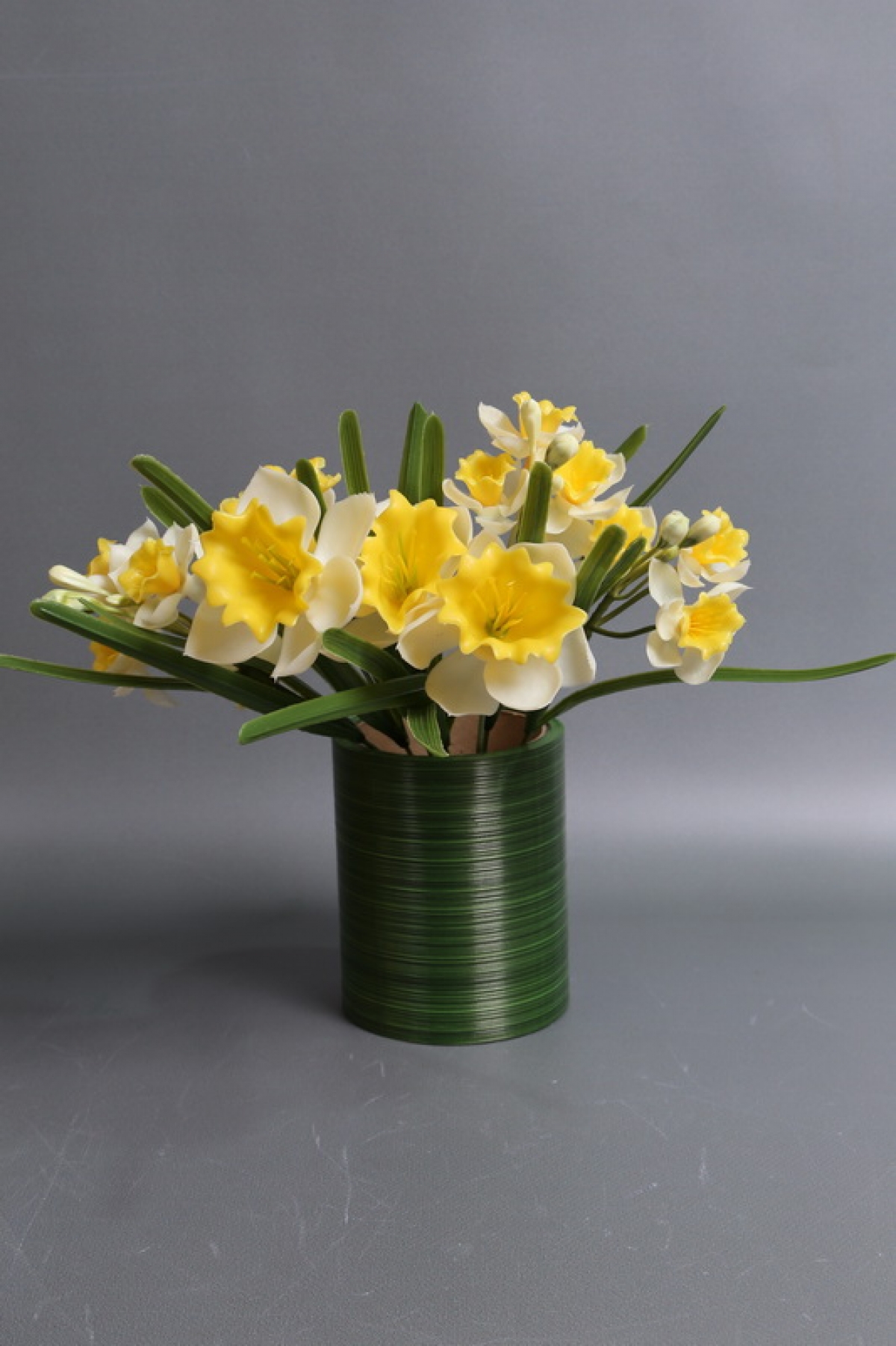 Нарциссы силиконовые букет бело-желтые 35см