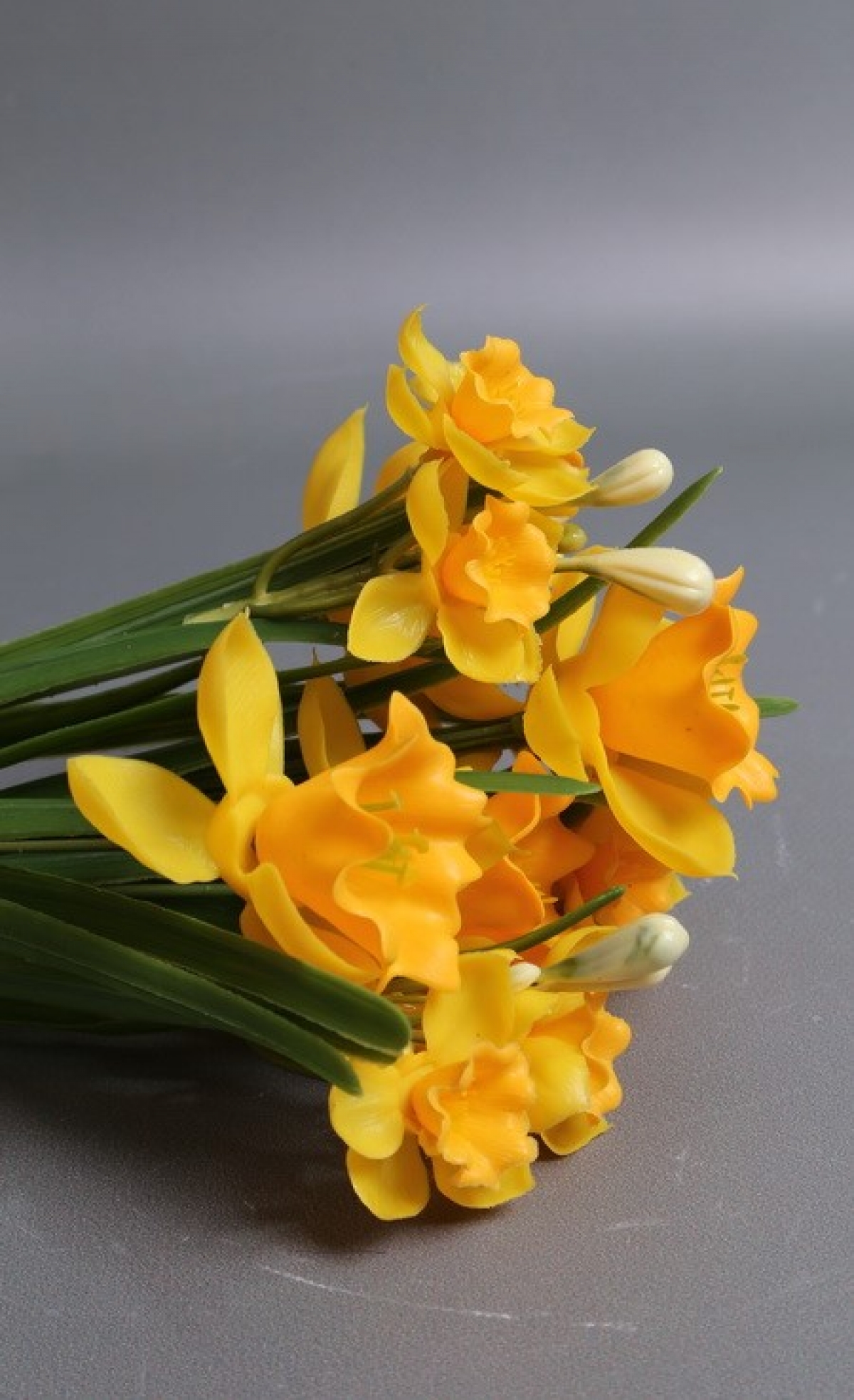 Нарциссы силиконовые букет желто-оранжевые 35см