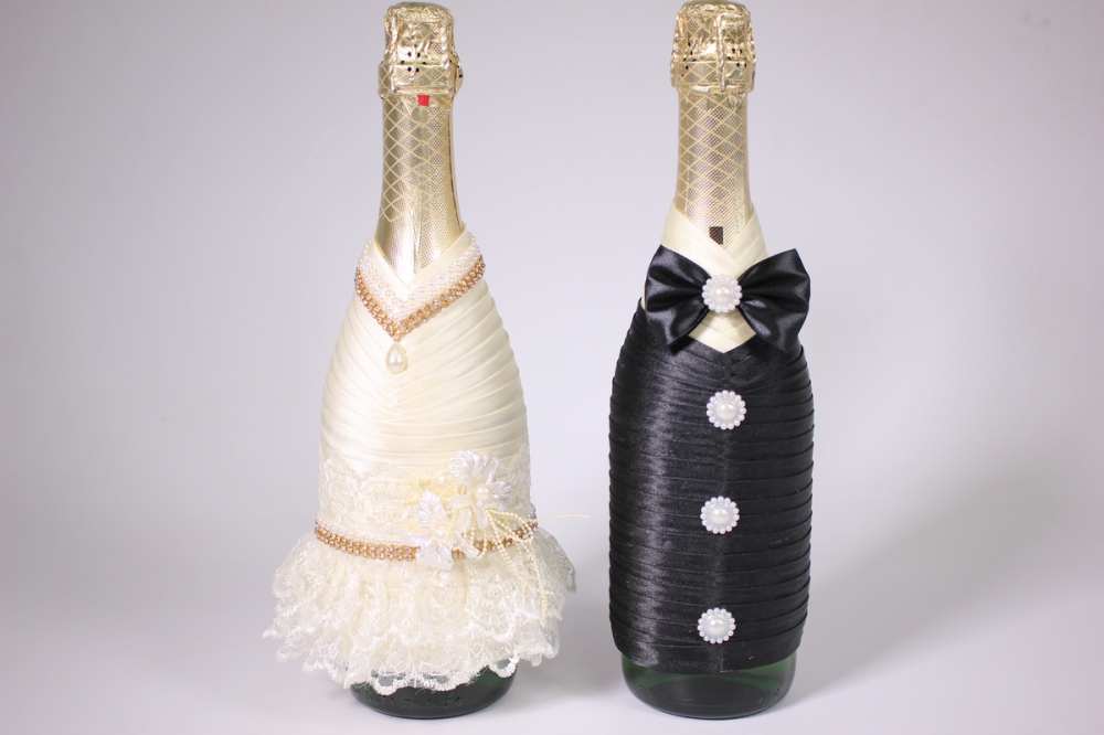 Шампанское невеста. Шампанское на свадьбу. Украшение бутылок. Украшение шампанского. Украшение бутылок шампанского на свадьбу.