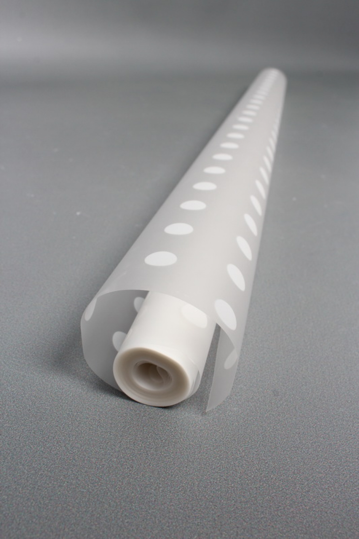 Пленка матовая с рисунком "Горошек" белый 60см 200гр  0016М