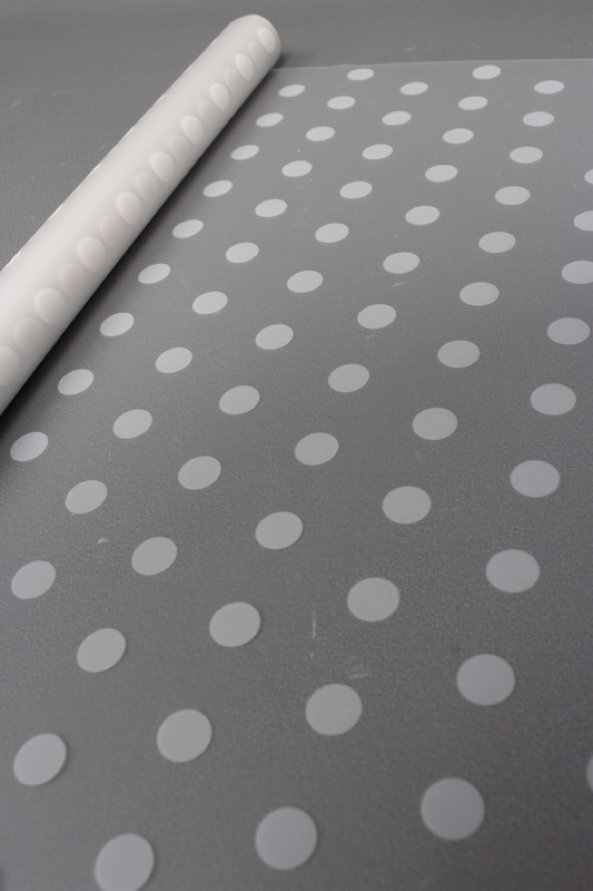 Пленка матовая с рисунком "Горошек" белый 60см 200гр  0016М