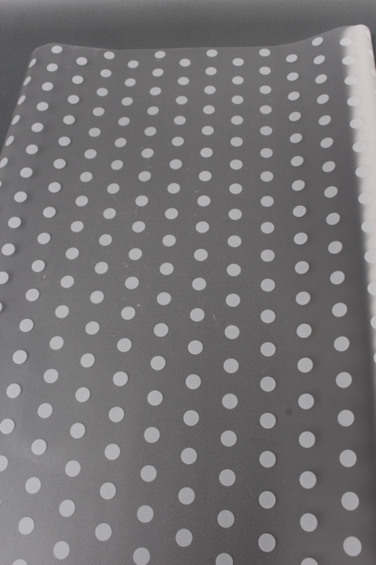 Пленка матовая с рисунком "Горошек" белый 60см 200гр  0016М