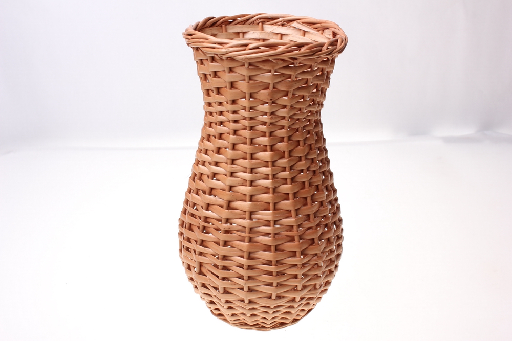 Формула для плетения ротангом. Плетеная ваза. Плетеные вазы напольные. Плетеная ваза для цветов. Корзина ваза плетеное.