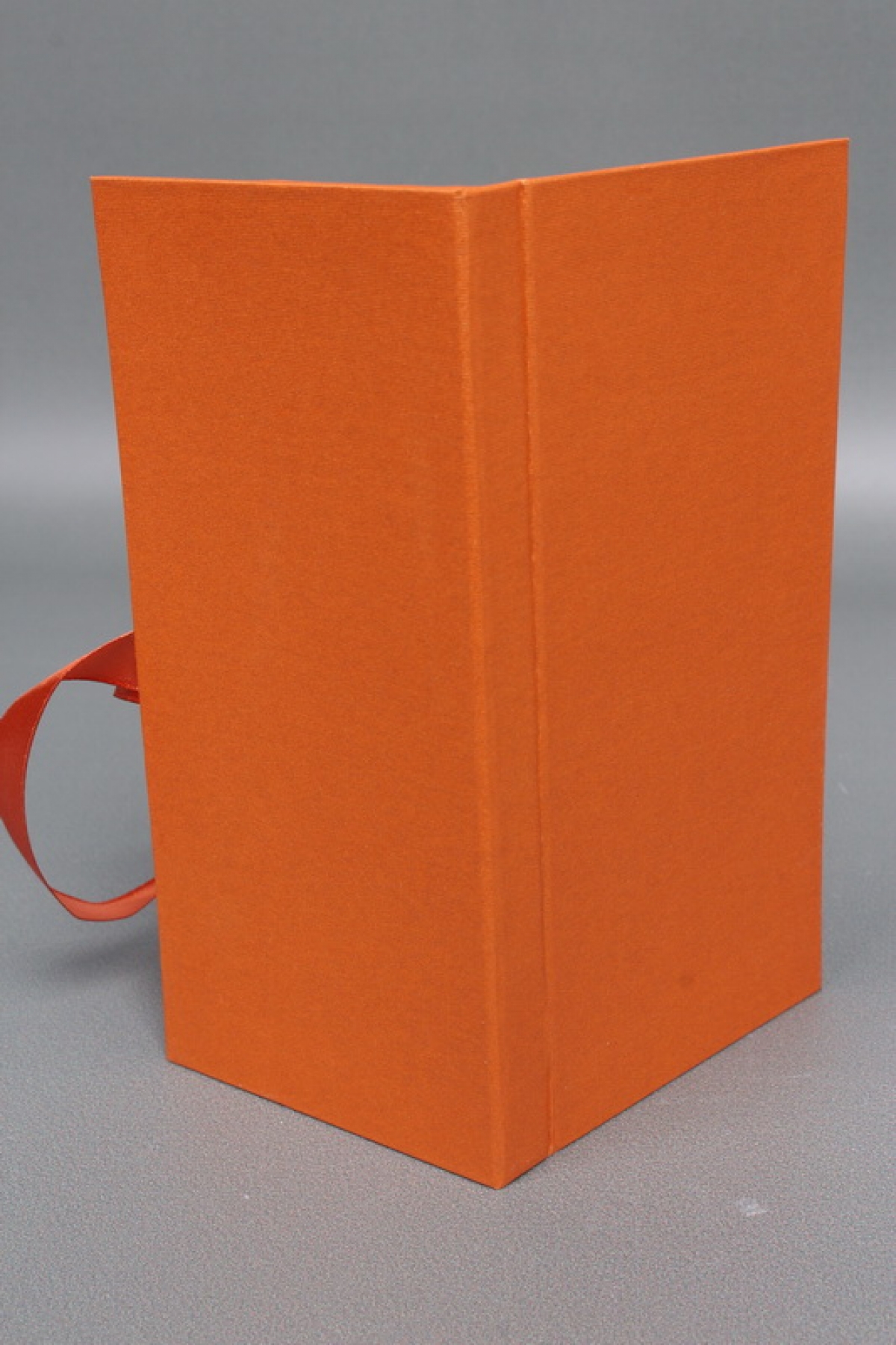 Подарочная коробка ДЛЯ ДЕНЕГ с бантом,тиснение МИКРОВЕЛЬВЕТ 172х83х16,оранжевый Д10303П.044