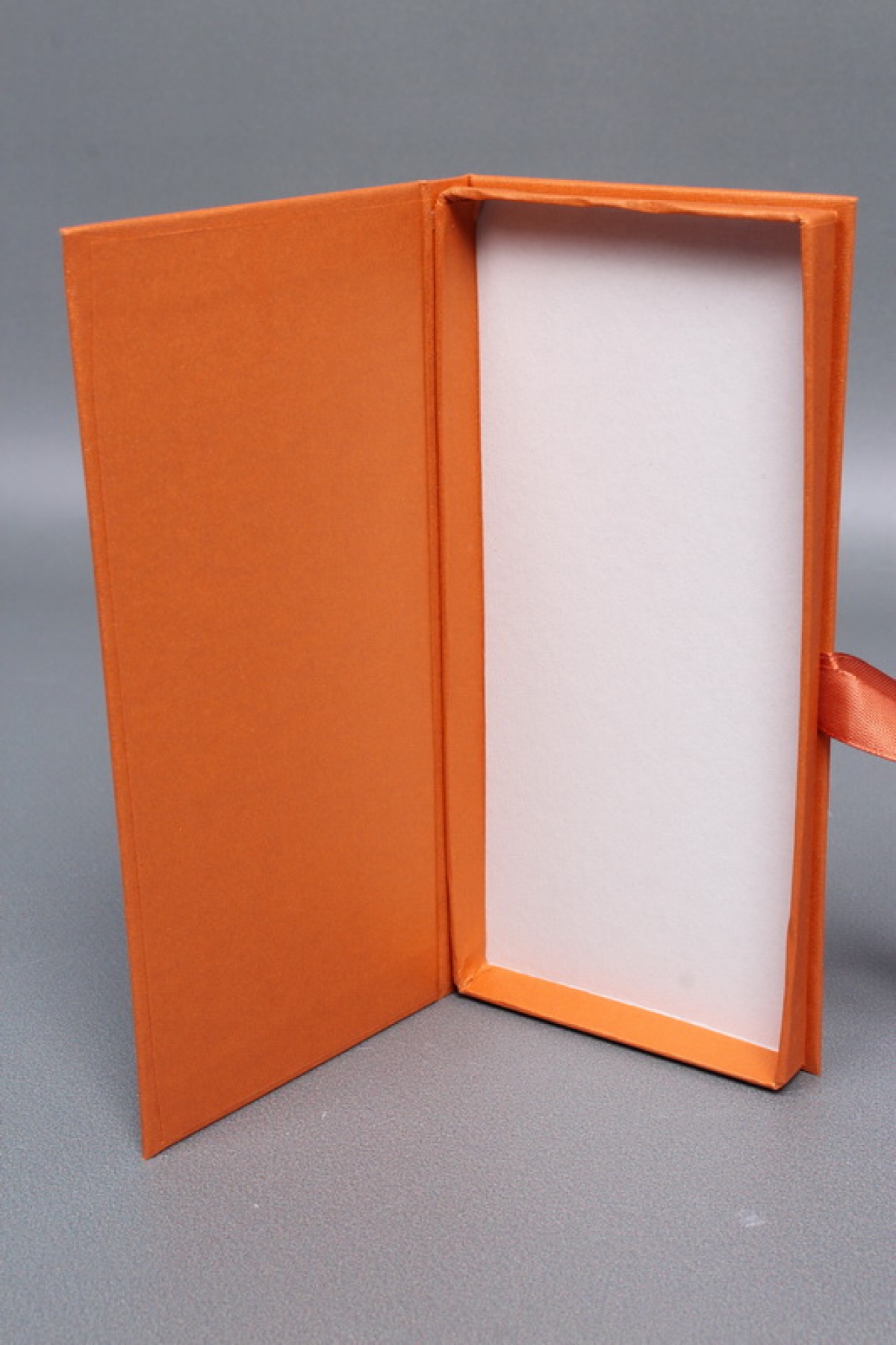 Подарочная коробка ДЛЯ ДЕНЕГ с бантом,тиснение МИКРОВЕЛЬВЕТ 172х83х16,оранжевый Д10303П.044