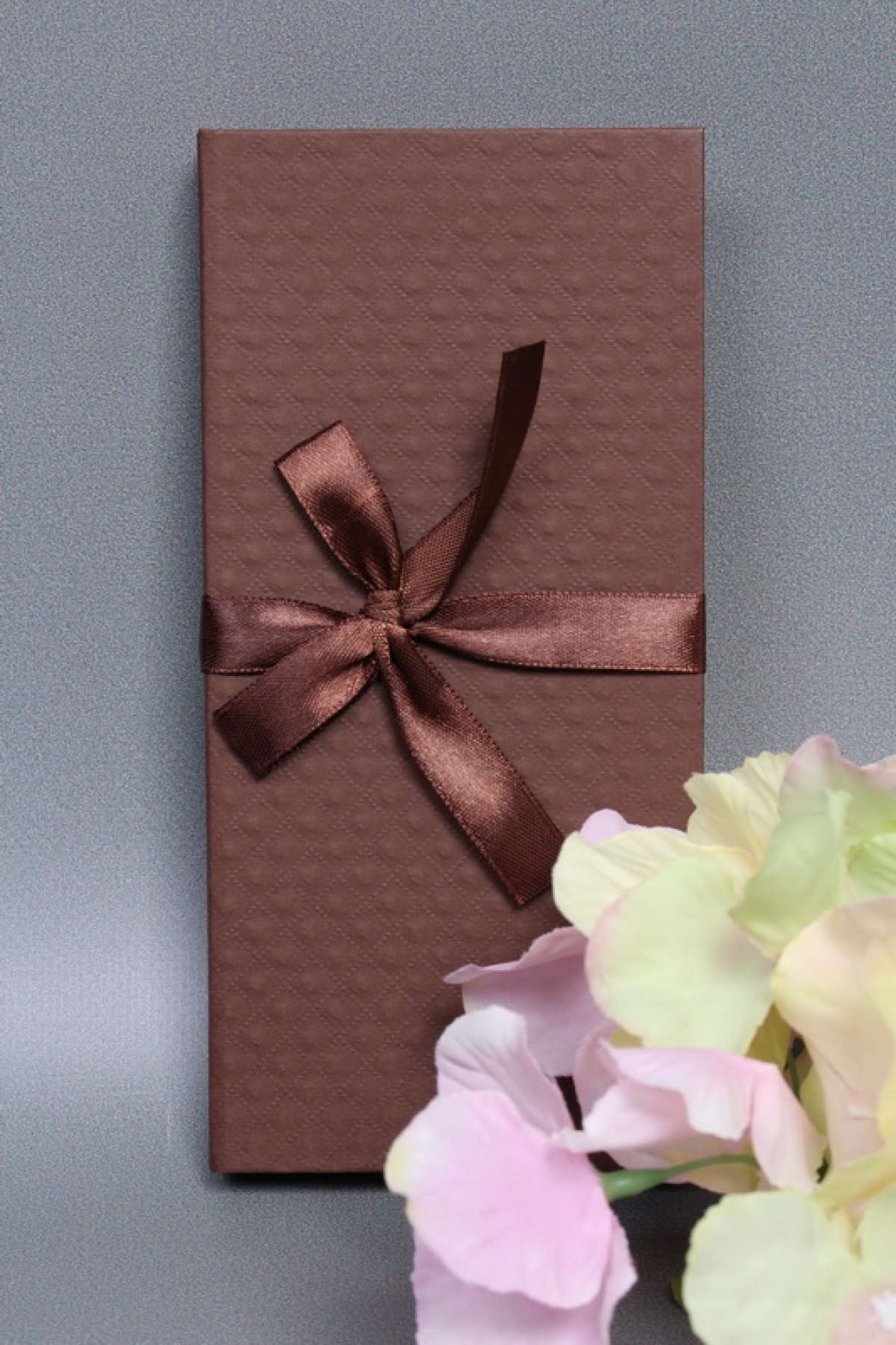 Подарочная коробка ДЛЯ ДЕНЕГ с бантом,тиснение РОМБ- крупный, 172х83х16,шоколадный Д10303П.034