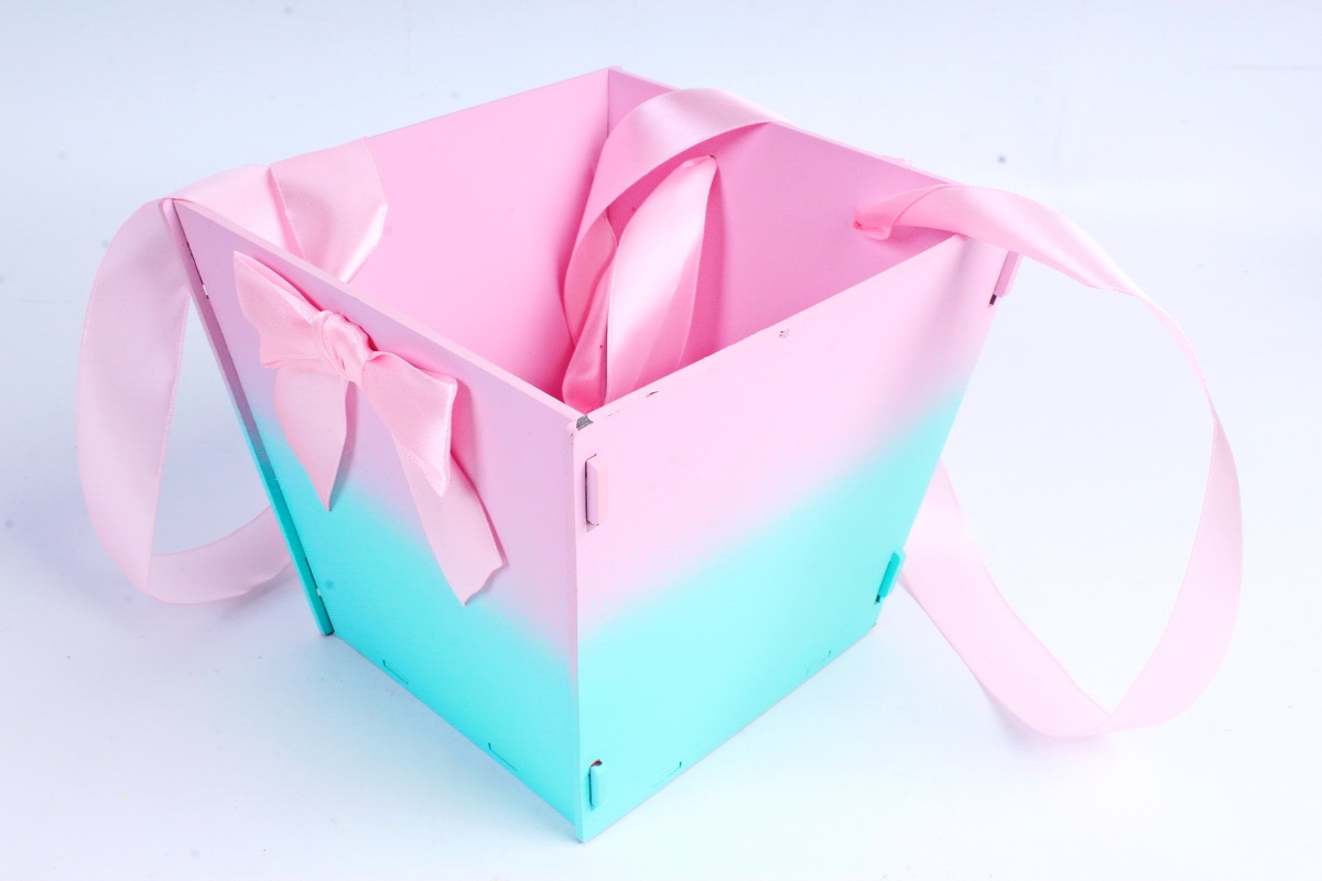 Тиффани розовый. Тиффани и розовый. Сумка коробка. Подарочная коробка Tiffany. Коробочка Тиффани перевернута.