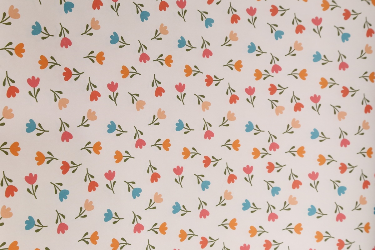 Подарочная упаковочная бумага "Цветочки" 1*0,7м (10 листов/рулон).70г/м2.  34310