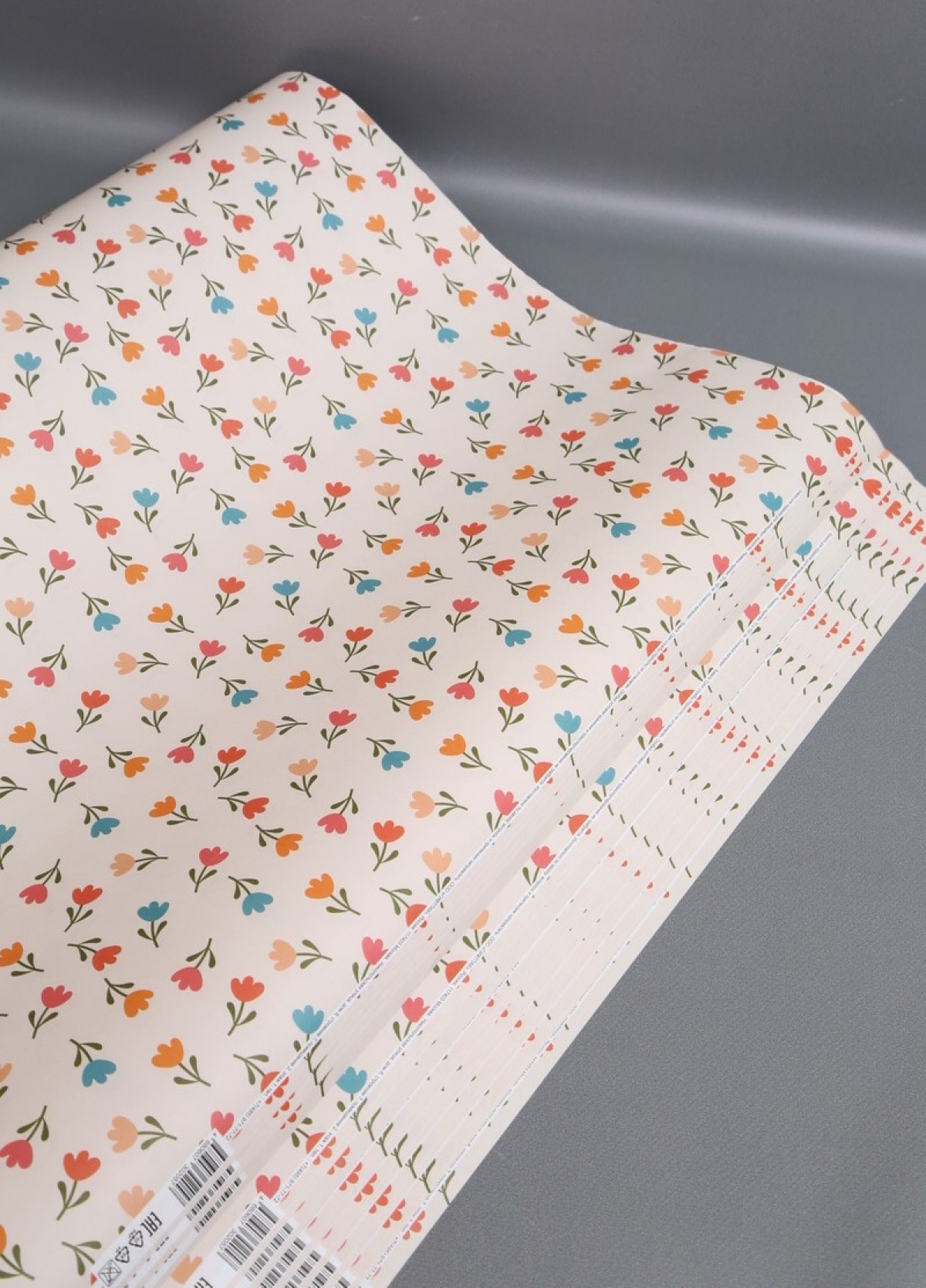 Подарочная упаковочная бумага "Цветочки" 1*0,7м (10 листов/рулон).70г/м2.  34310