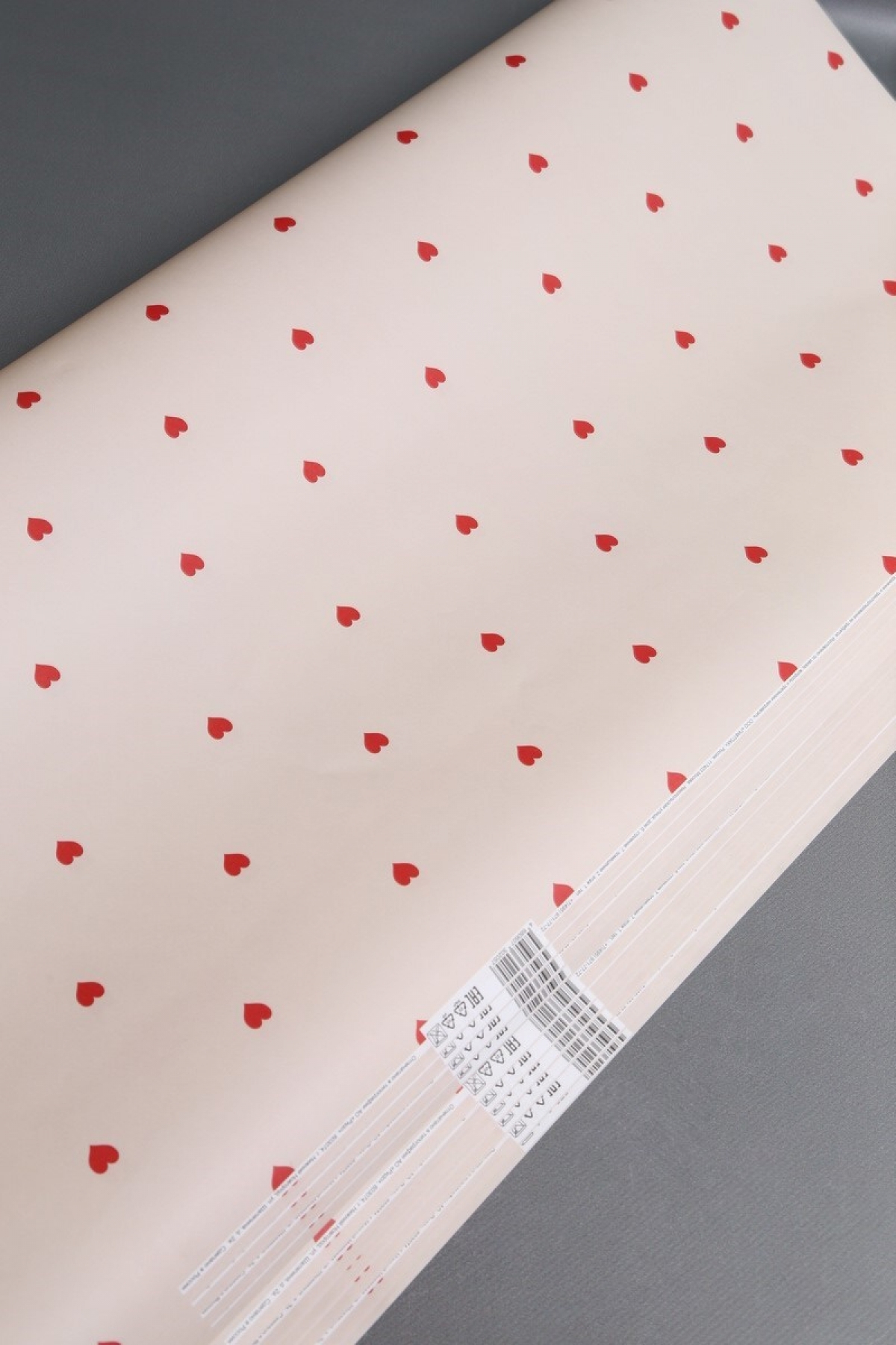 Подарочная упаковочная бумага "Сердечки" 1*0,7м (10 листов/рулон).70г/м2. 34312