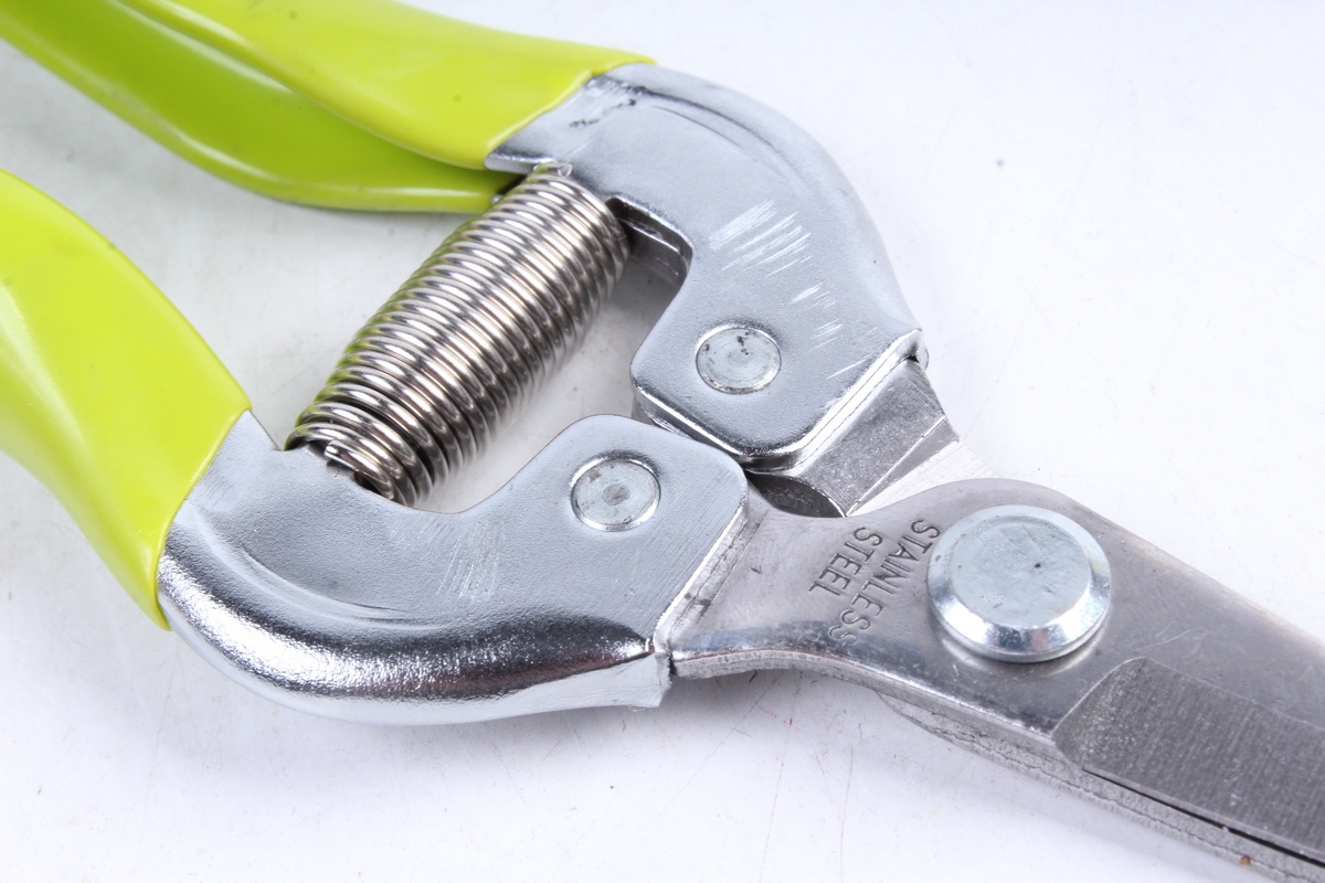 Секатор садовый LISTOK с фиксатором LJH-803S-1