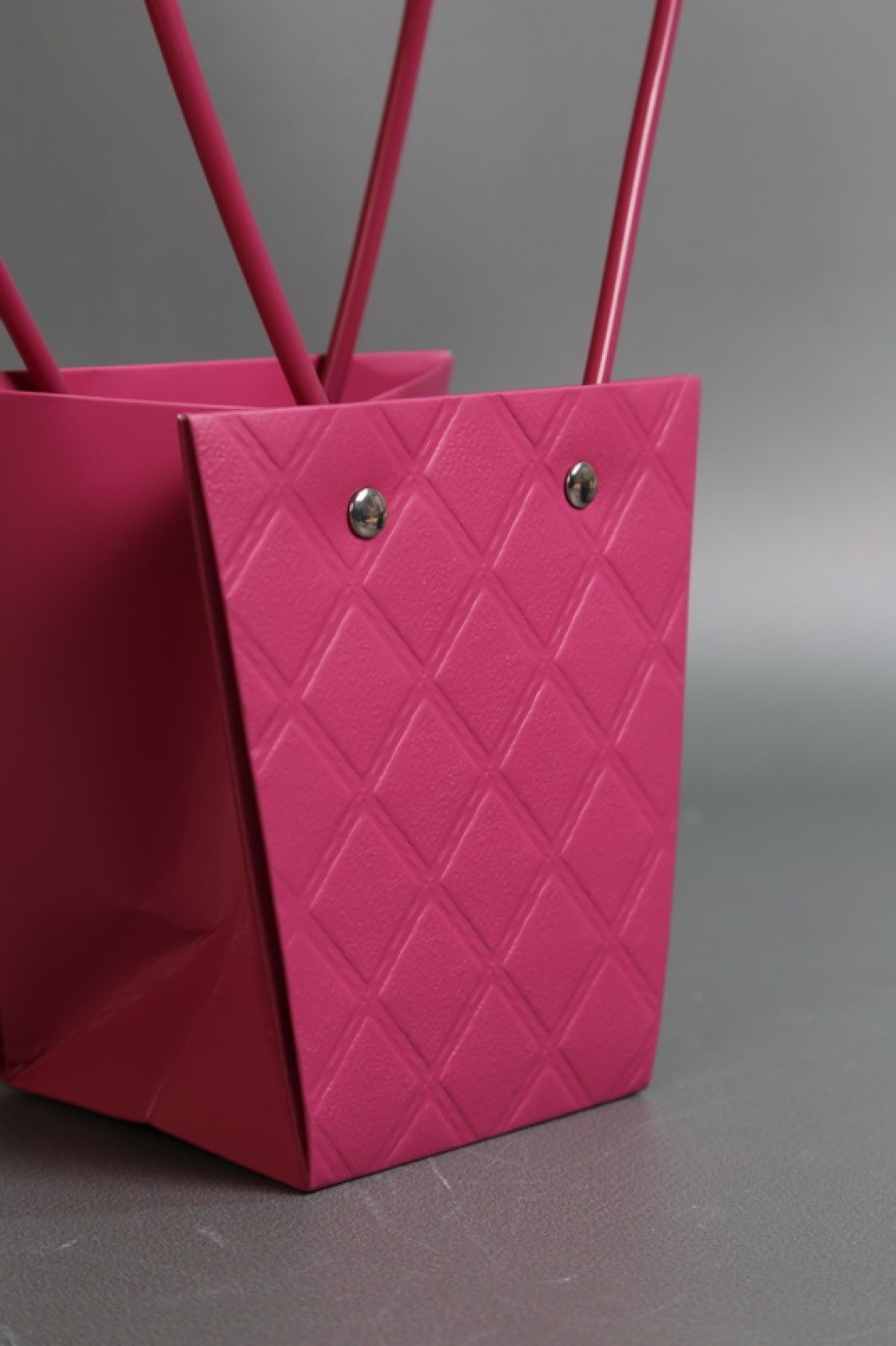 Сумка для ЦВЕТОВ (14) Тиснение клетка 12*8*12,5 бордовая  М14   Цена за 1шт