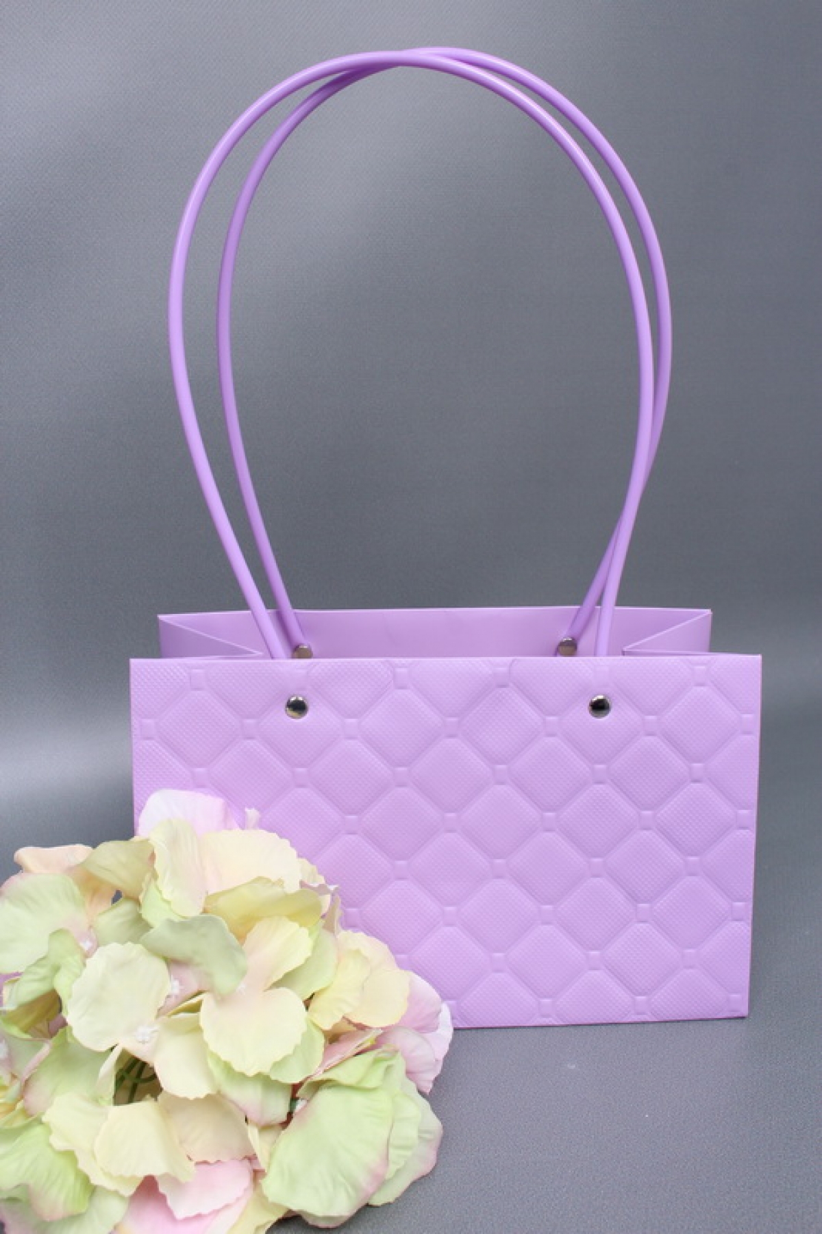 Сумка для ЦВЕТОВ (11) Тиснение клетка 22*13,5*10,5 ярко-сиреневый  М11   Цена за 1шт